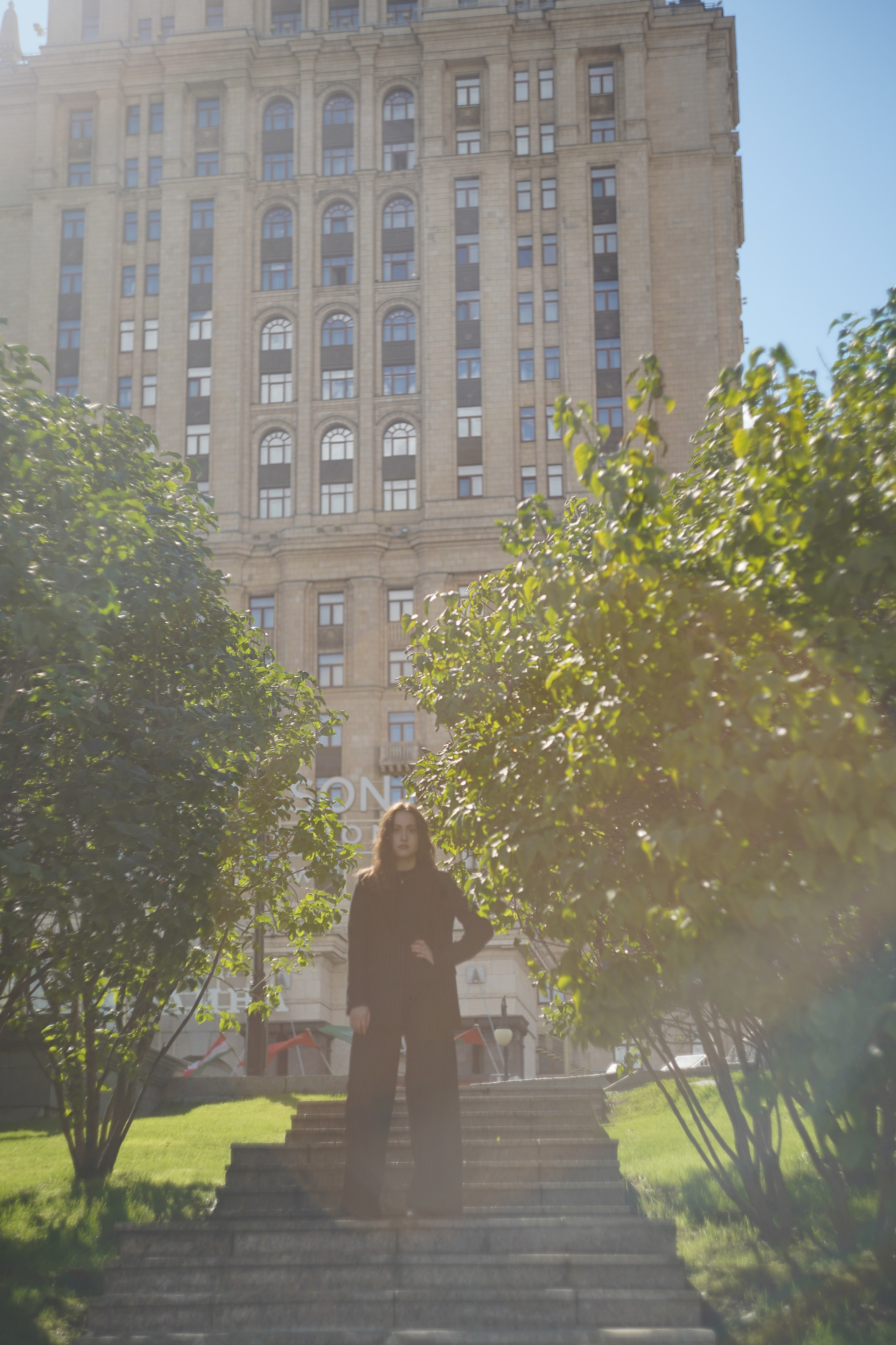 Ретро фотосессия на фоне сталинских высоток