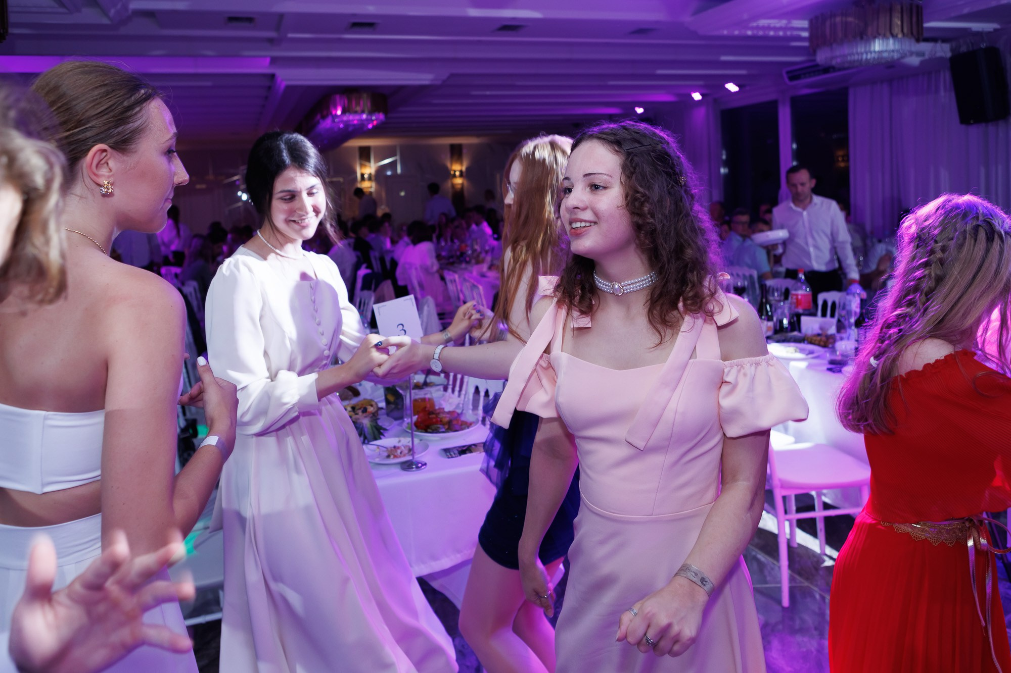 Выпускной вечер в Севастопольской гимназии № 1 имени А. С. Пушкина. Свадебный фотограф, фотосъемка в Крыму, Севастополе, Симферополе, Ялте