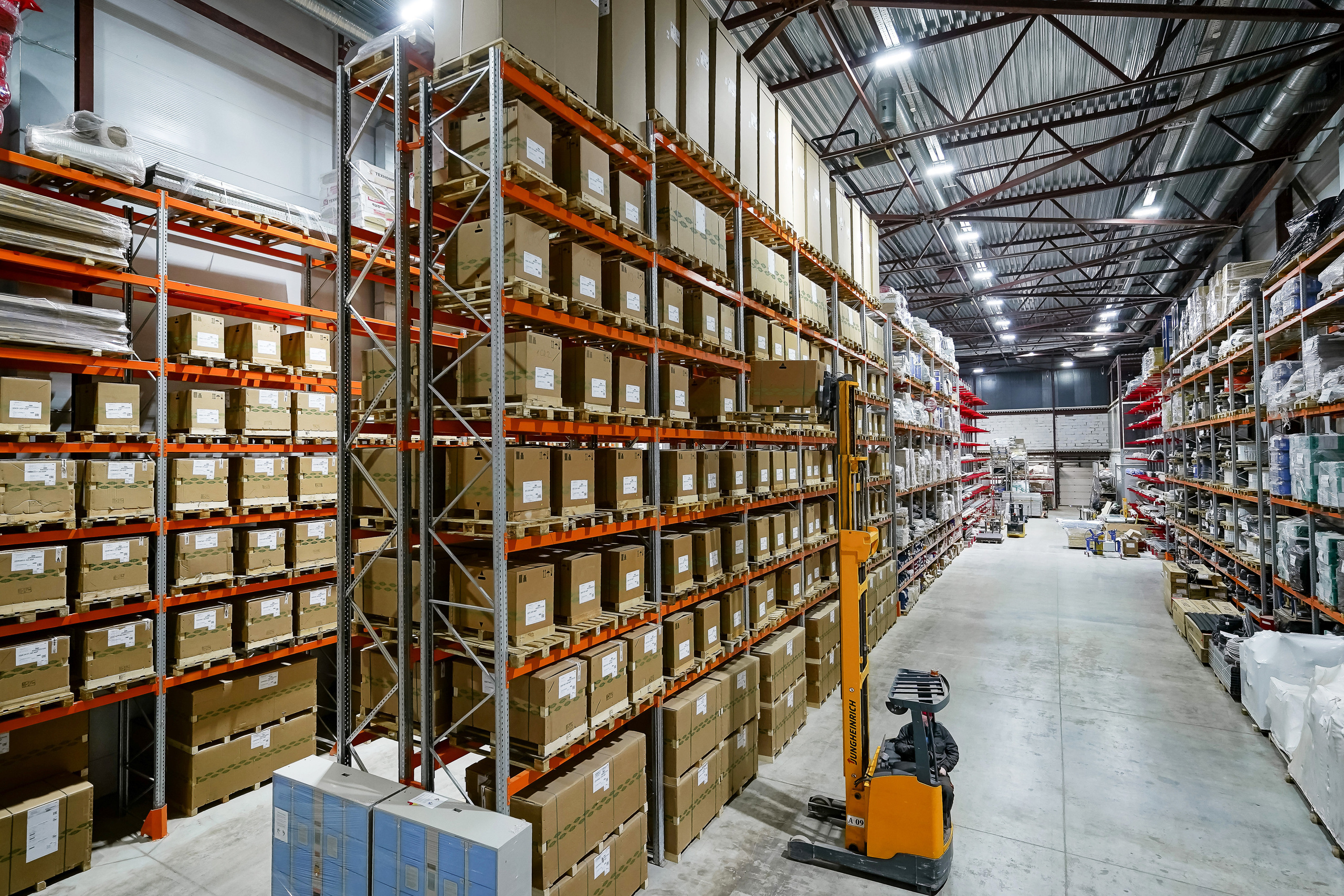 Промышленная съемка складских помещений в Мытищах