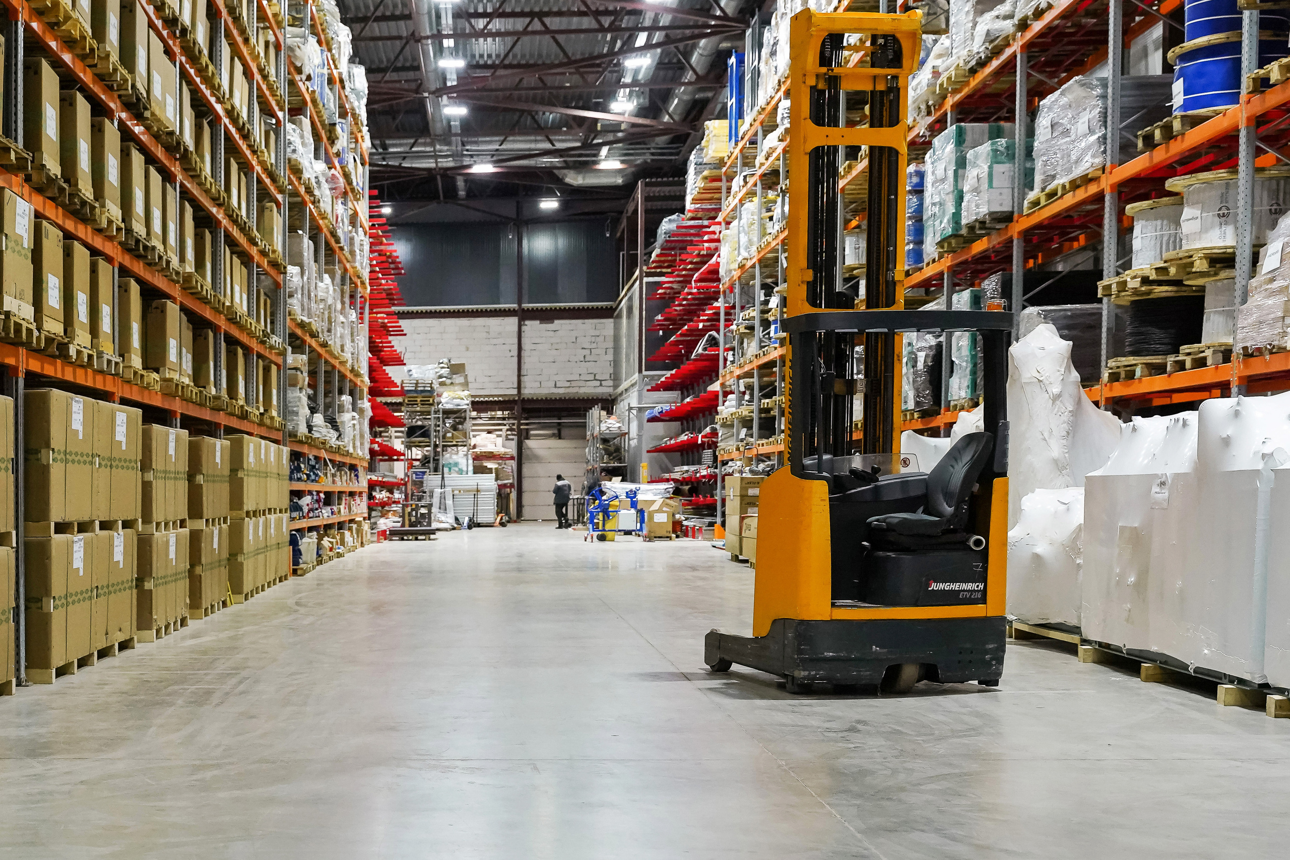 Промышленная съемка складских помещений в Мытищах