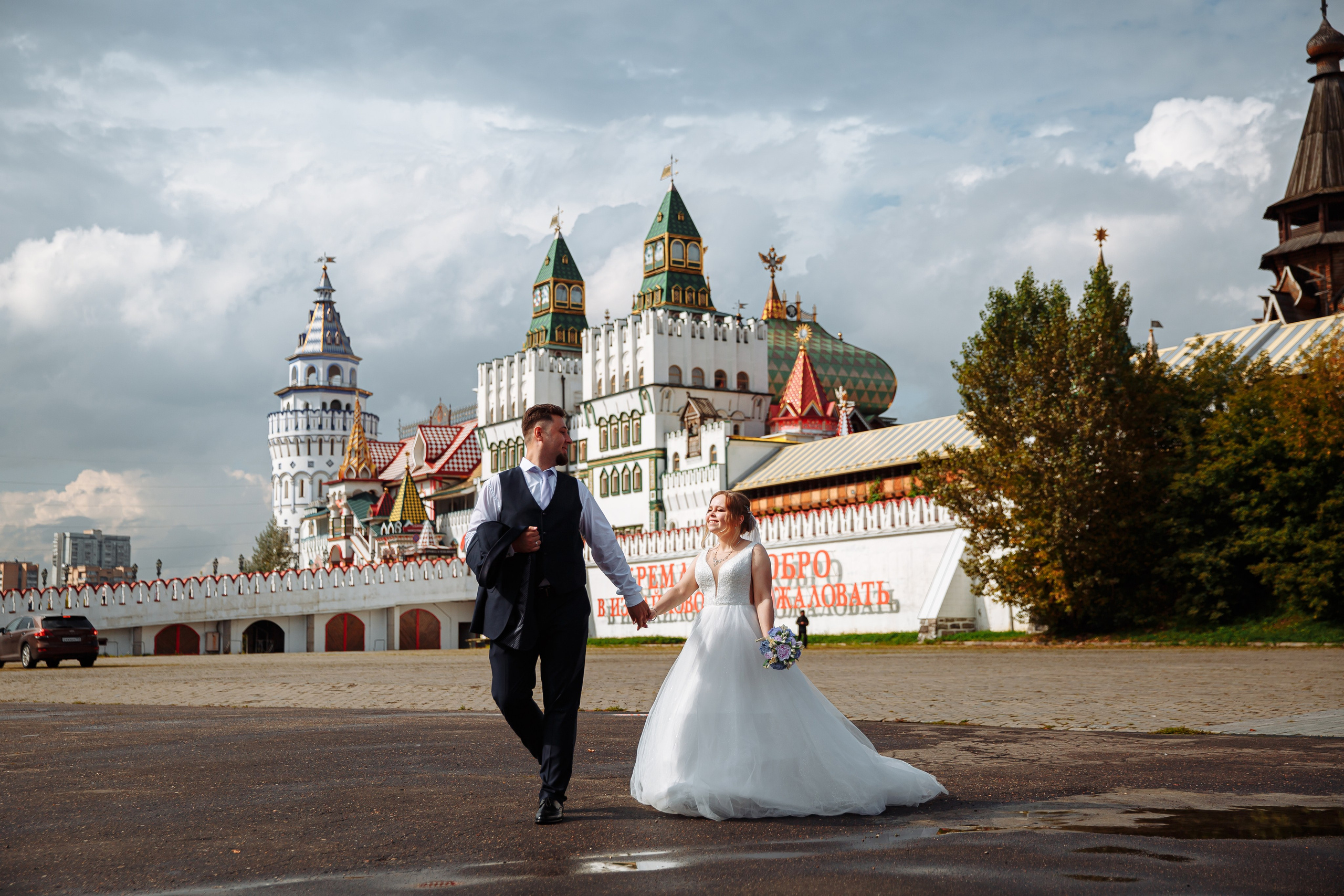 Свадебная фотосессия возле Измайловского кремля
