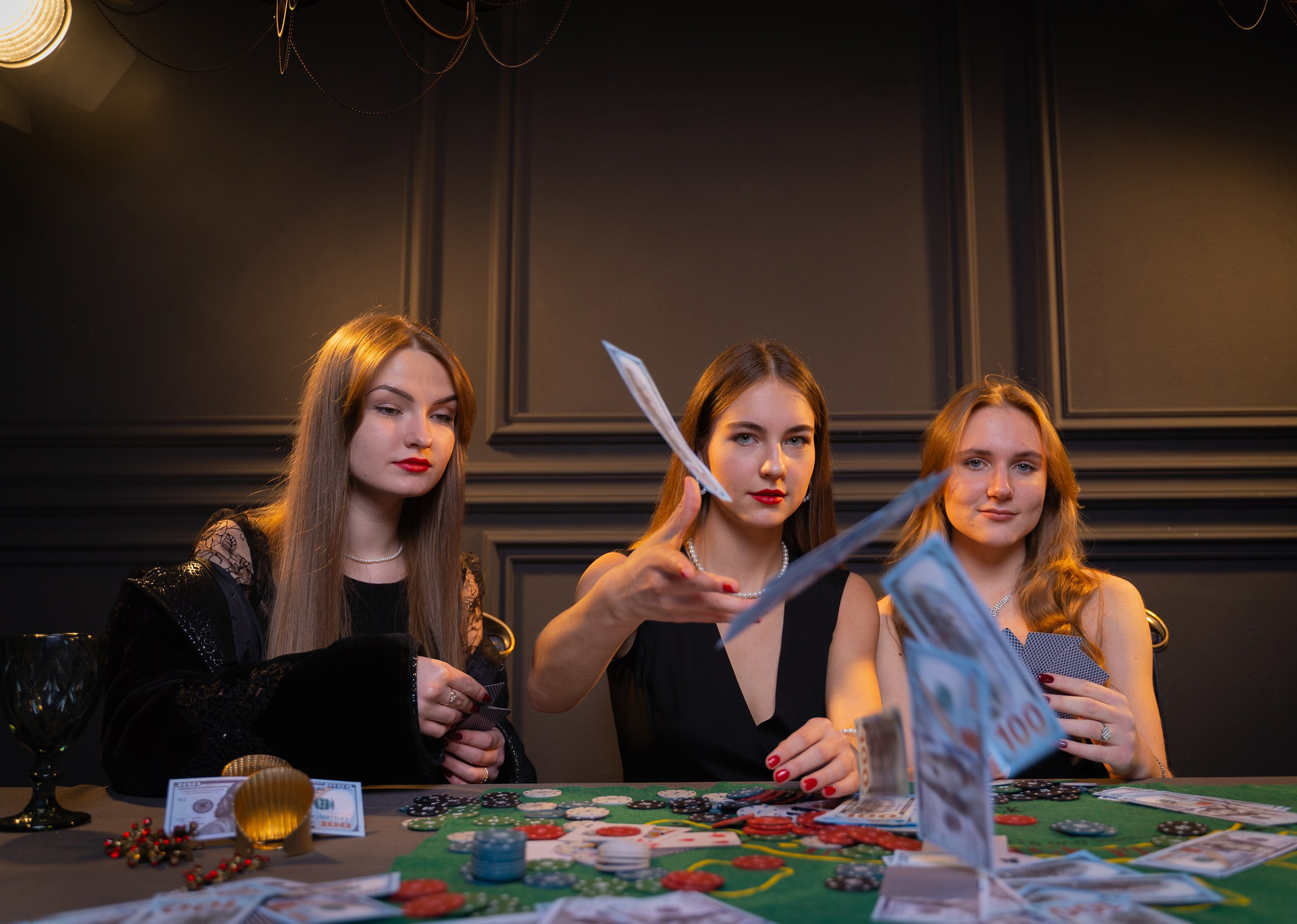 Тематическая студийная фотосессия для выпускных альбомов Жанна Бакунович