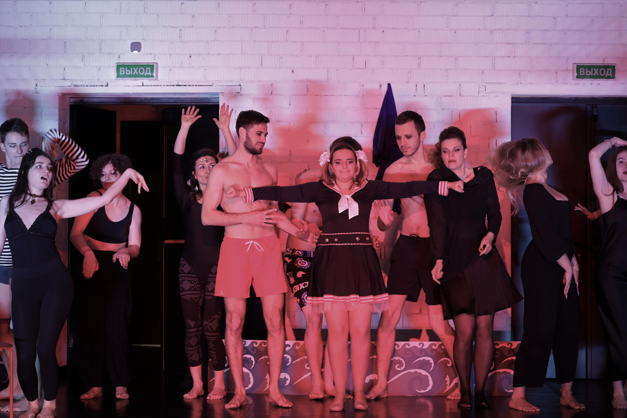 «DOSTOGOGOL.BEACH» Лаборатория АКТ-2 Gogol School. Москва, улицы, театр и артисты, друзья и мир фото Владимир Кашицин