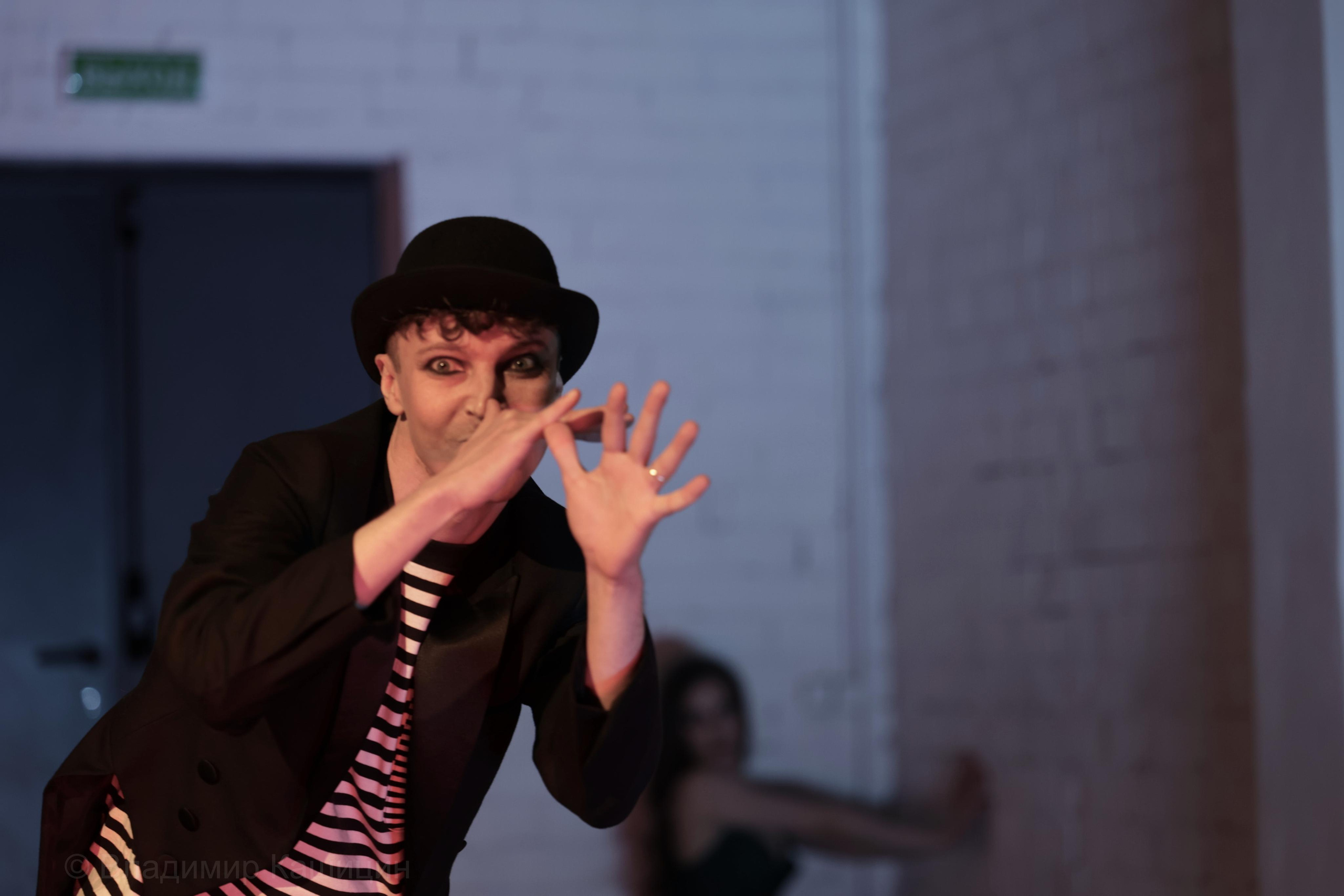 «DOSTOGOGOL.BEACH» Лаборатория АКТ-2 Gogol School. Москва, улицы, театр и артисты, друзья и мир фото Владимир Кашицин