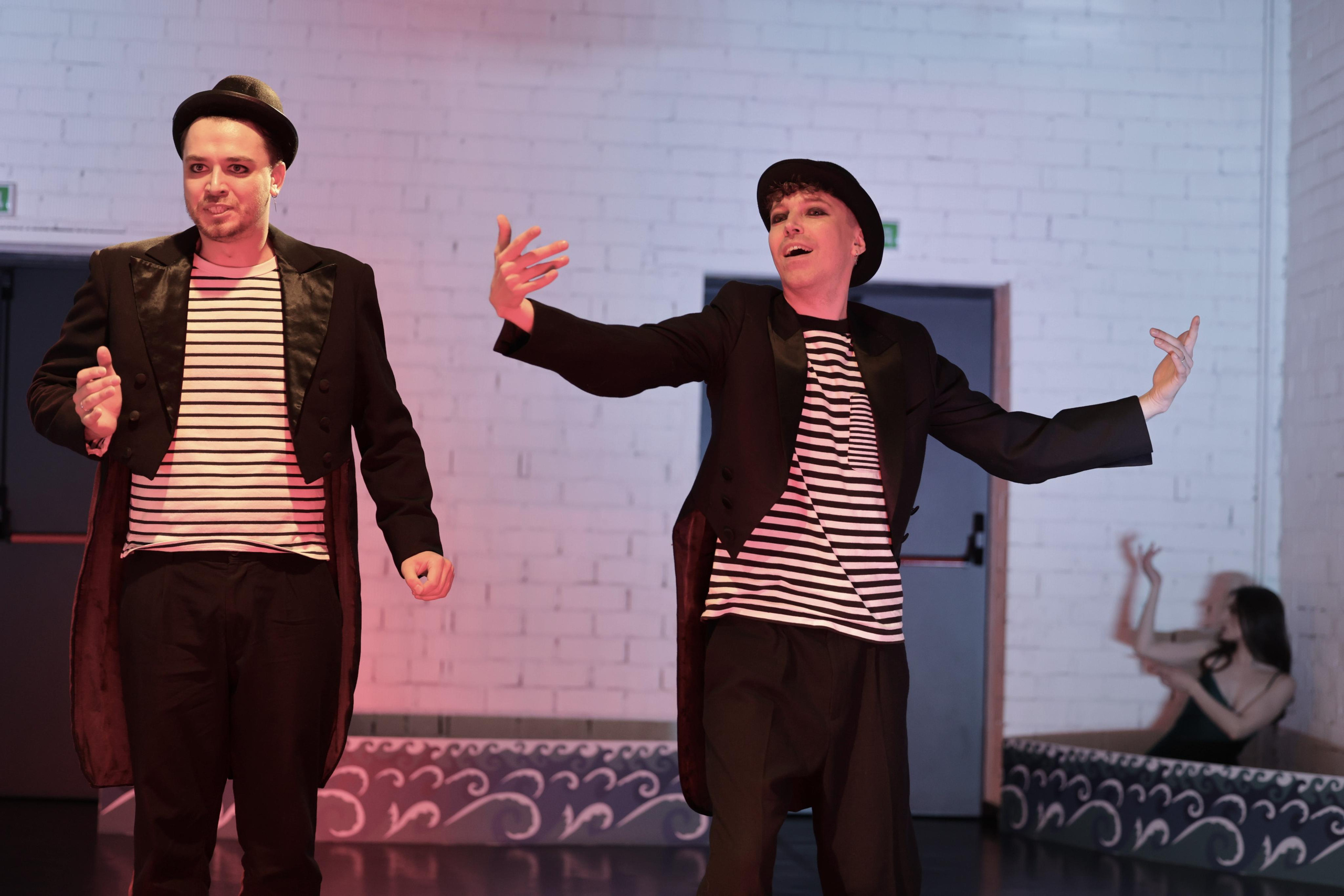 «DOSTOGOGOL.BEACH» Лаборатория АКТ-2 Gogol School. Москва, улицы, театр и артисты, друзья и мир фото Владимир Кашицин