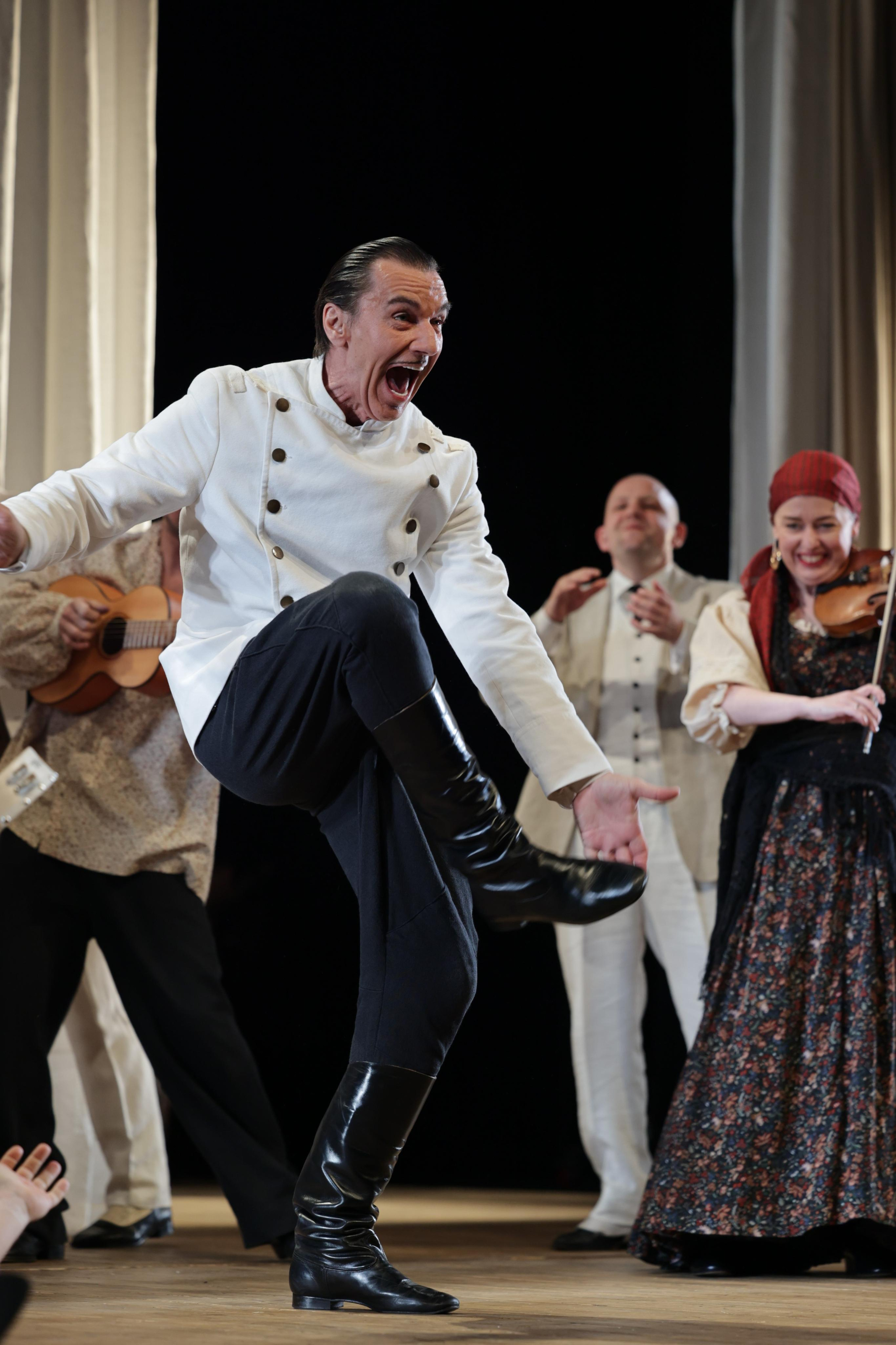 «ДЯДЯ ЖОРЖ». Театр Сатиры. Москва, улицы, театр и артисты, друзья и мир фото Владимир Кашицин