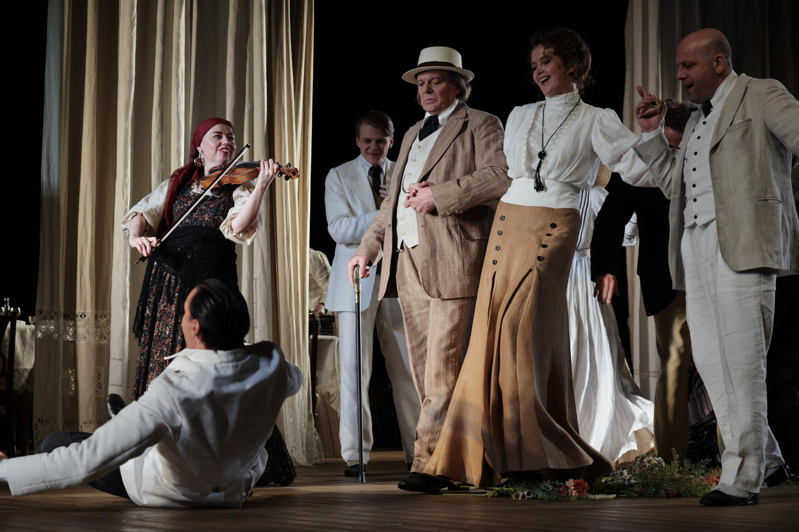 «ДЯДЯ ЖОРЖ». Театр Сатиры. Москва, улицы, театр и артисты, друзья и мир фото Владимир Кашицин