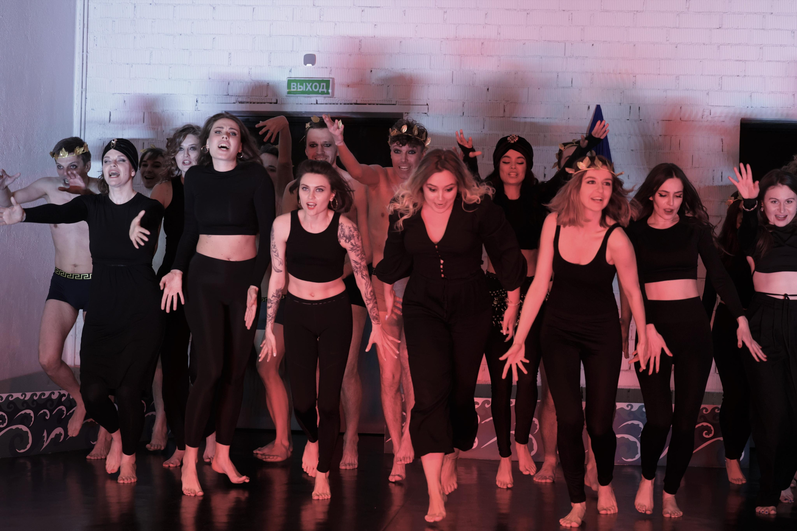 «DOSTOGOGOL.BEACH» Лаборатория АКТ-2 Gogol School. Москва, улицы, театр и артисты, друзья и мир фото Владимир Кашицин