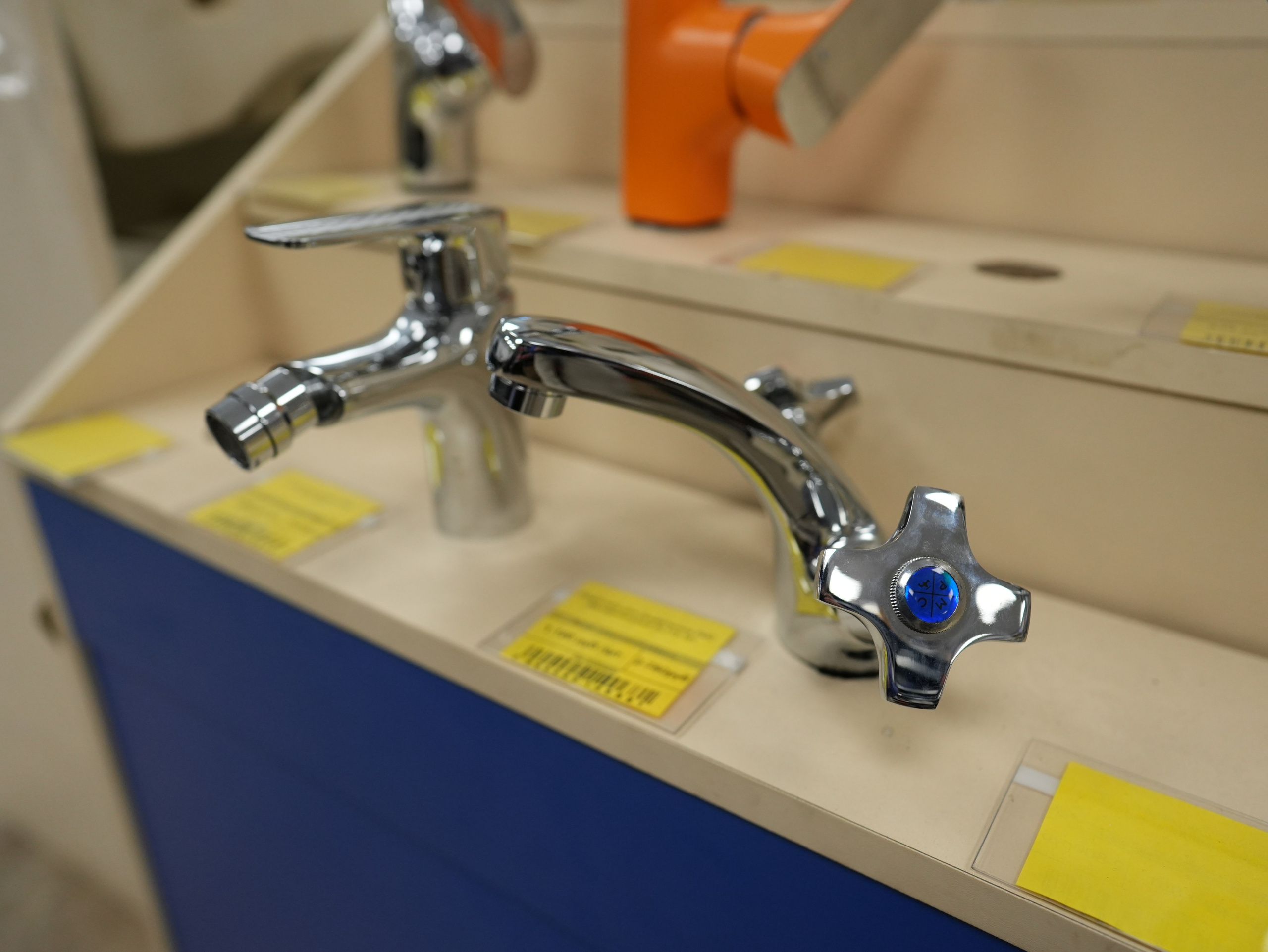 Смесители. Строительный магазин низких цен Экономкин