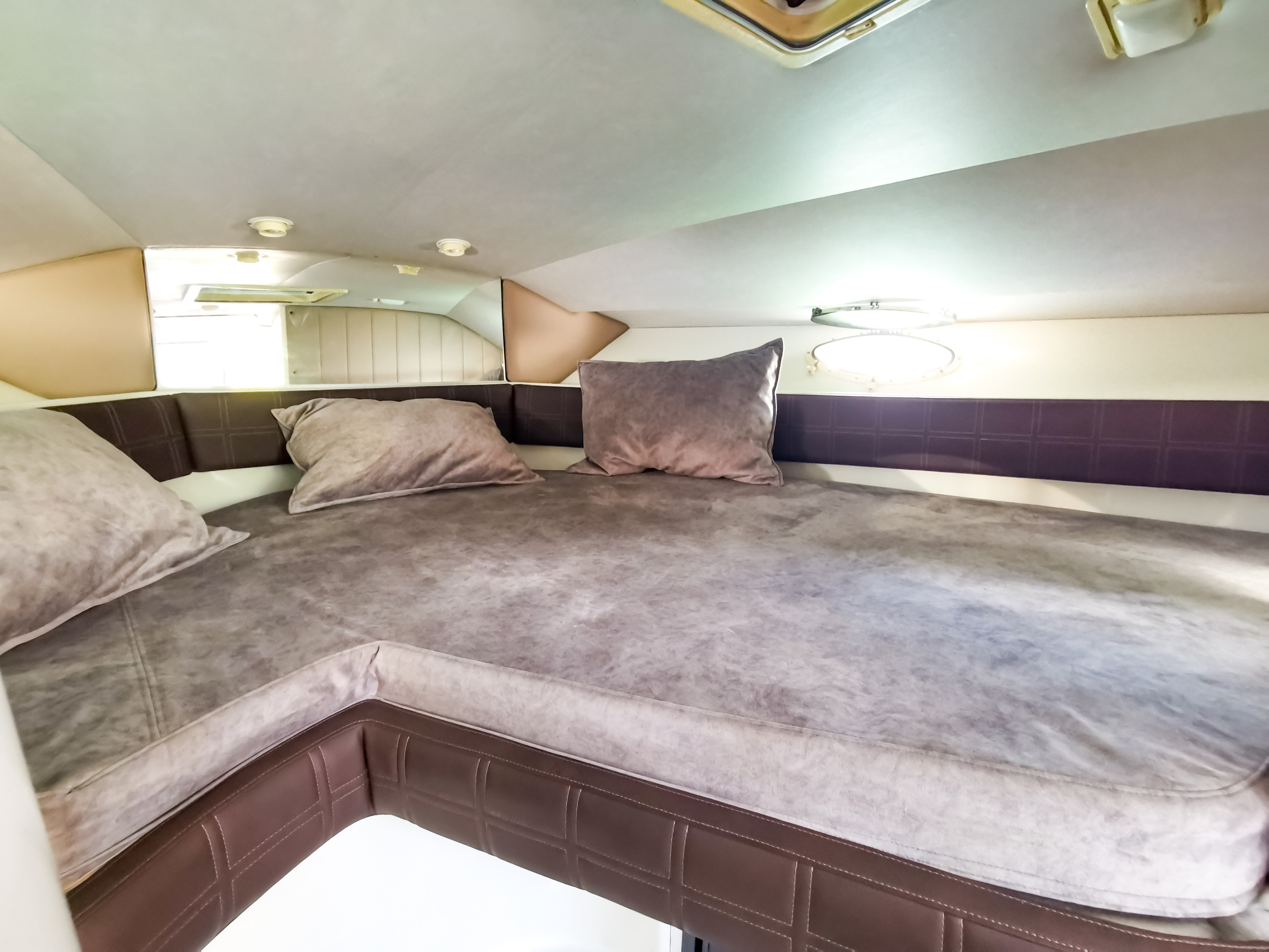 Двухпалубные яхты в Сочи. Аренда Яхт и Катеров в Сочи