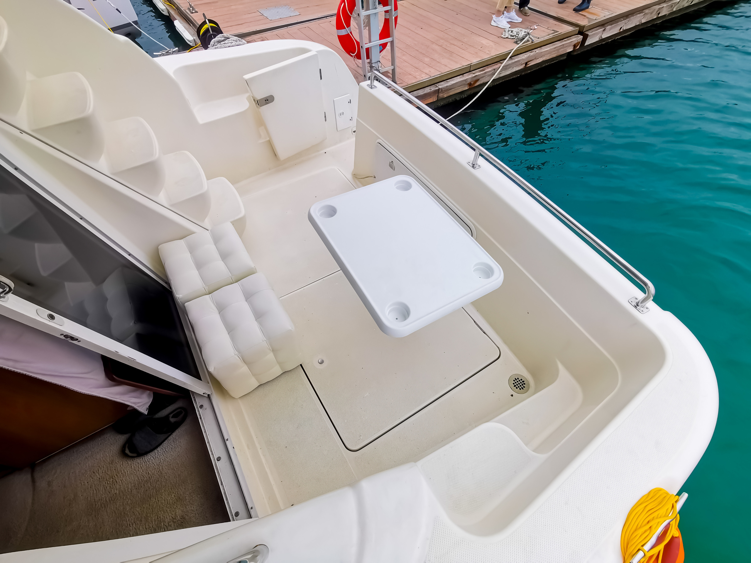 Двухпалубные яхты в Сочи. Аренда Яхт и Катеров в Сочи