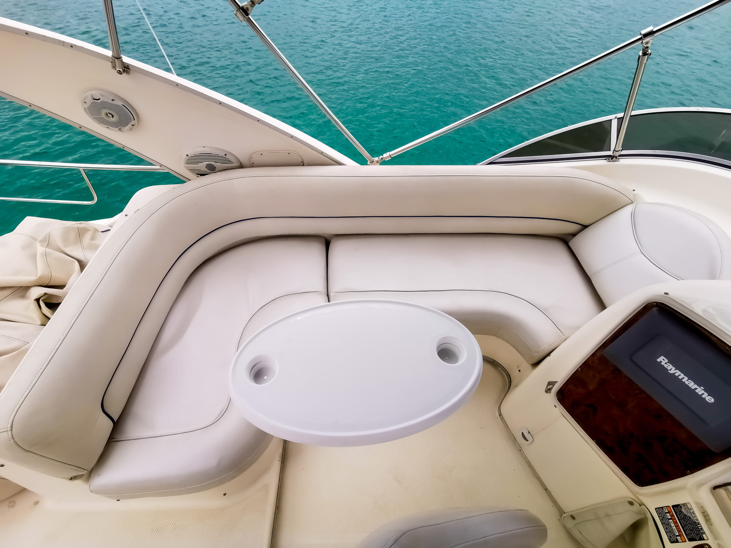 Двухпалубные яхты в Сочи. Аренда Яхт и Катеров в Сочи