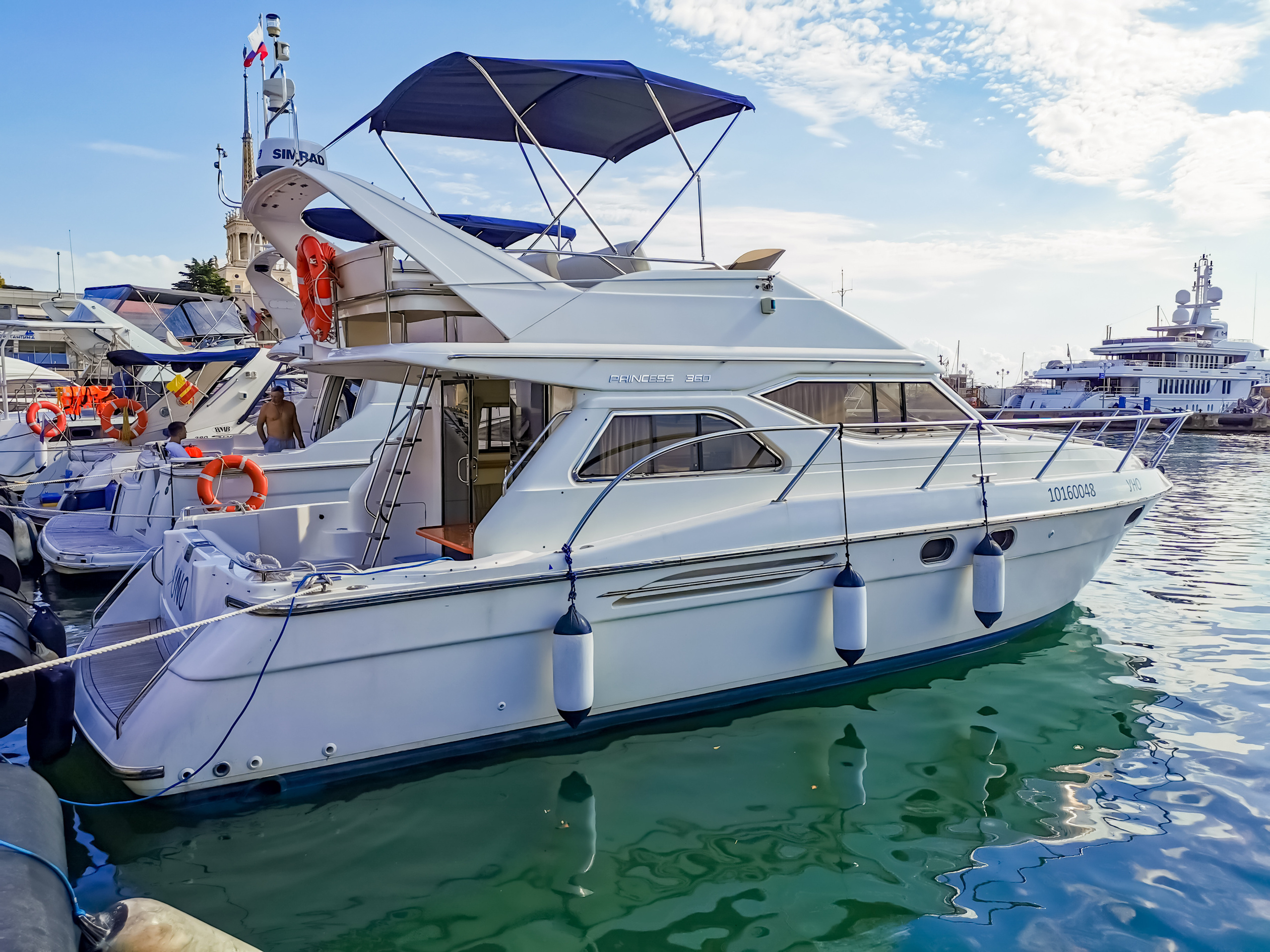 Двухпалубные яхты в Сочи. Аренда Яхт и Катеров в Сочи