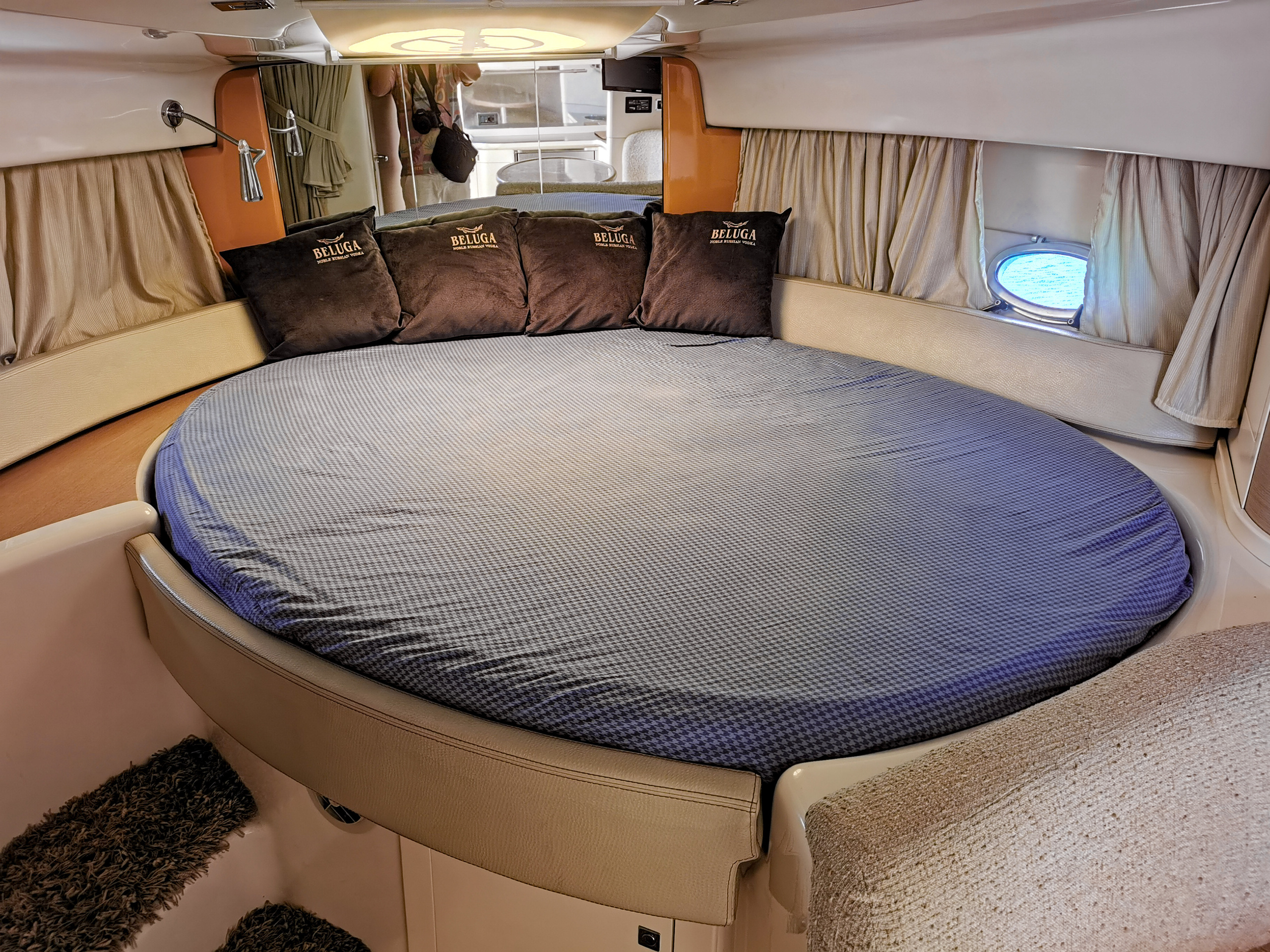 Комфорт катера в Сочи. Аренда Яхт и Катеров в Сочи