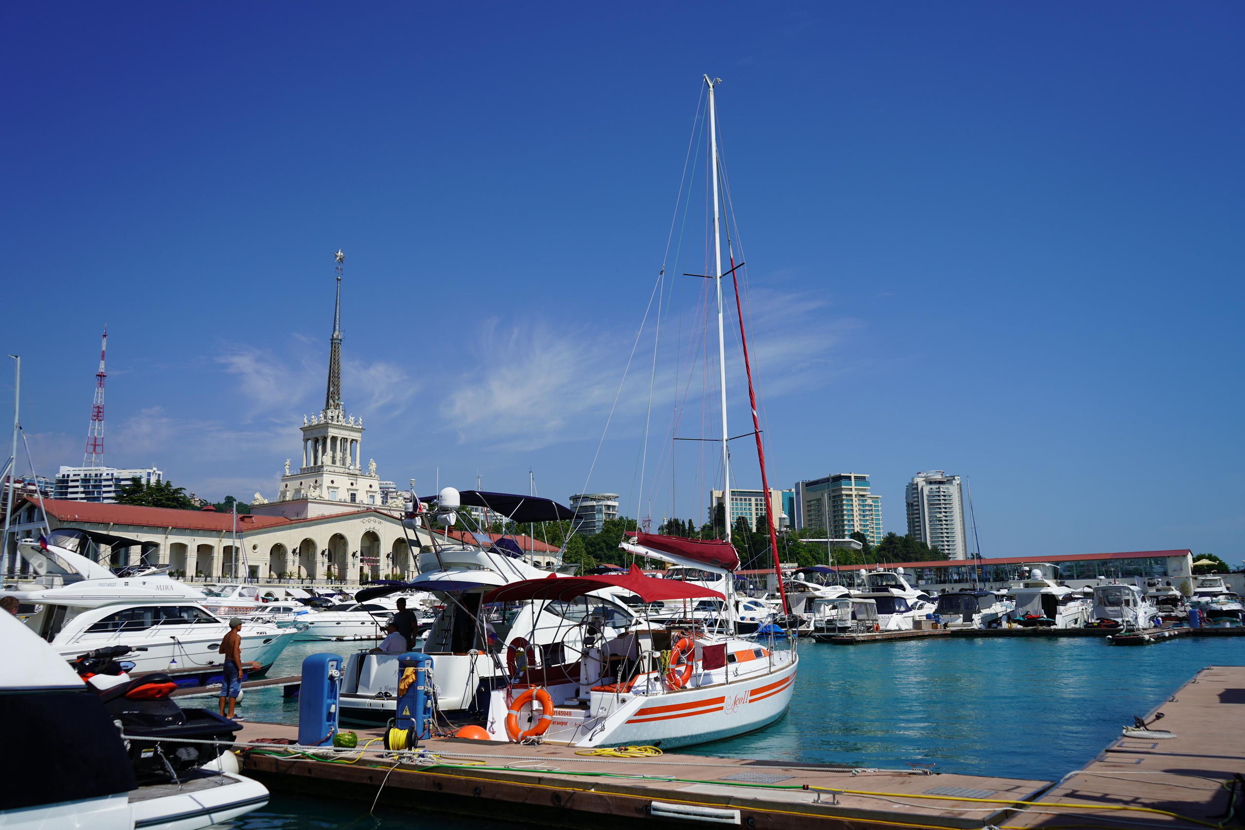 Парусно —моторные яхты и катамараны в Сочи. Аренда Яхт и Катеров в Сочи