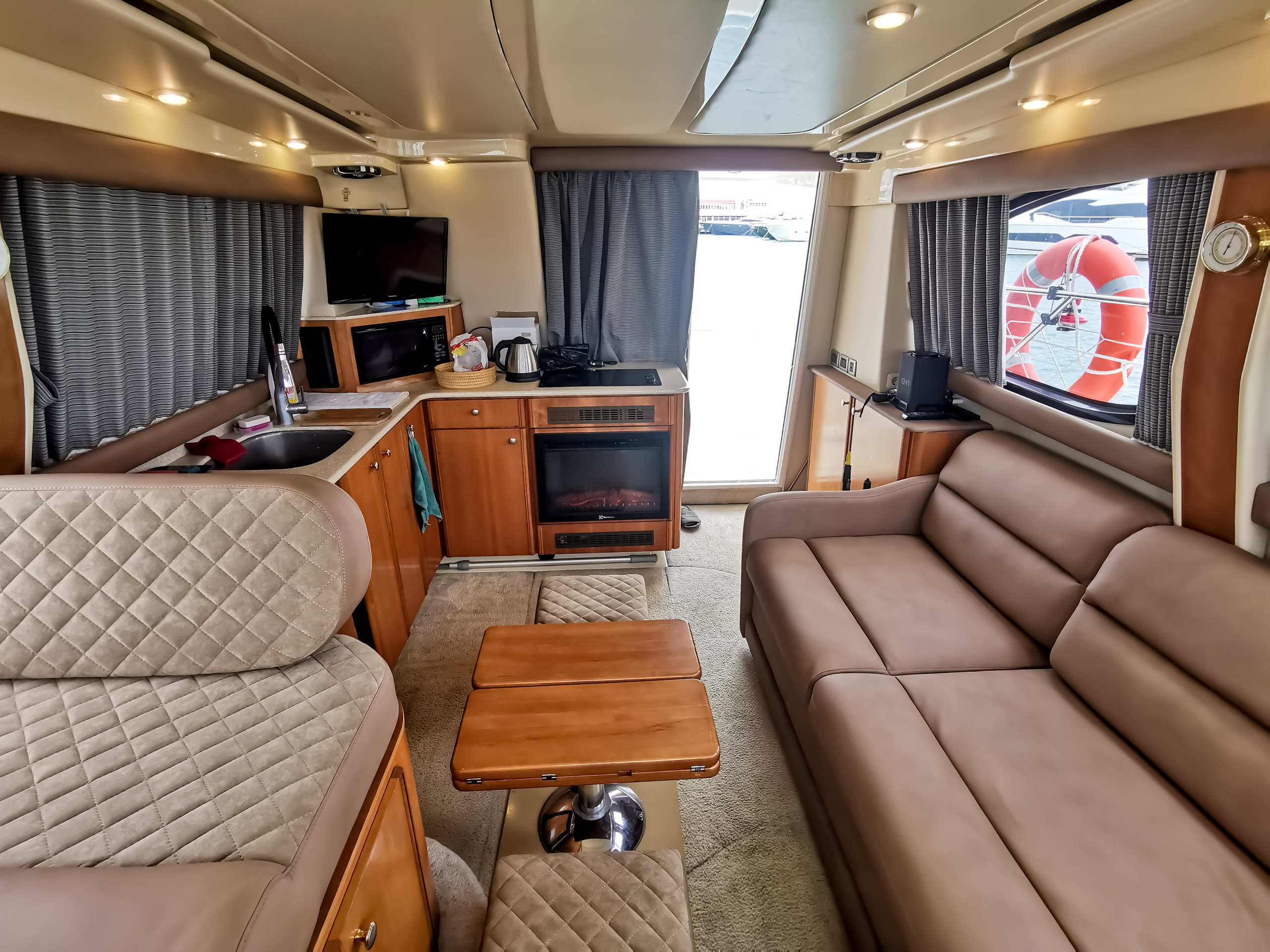 Двухпалубные яхты в Сочи. Аренда Яхт и Катеров в Сочи