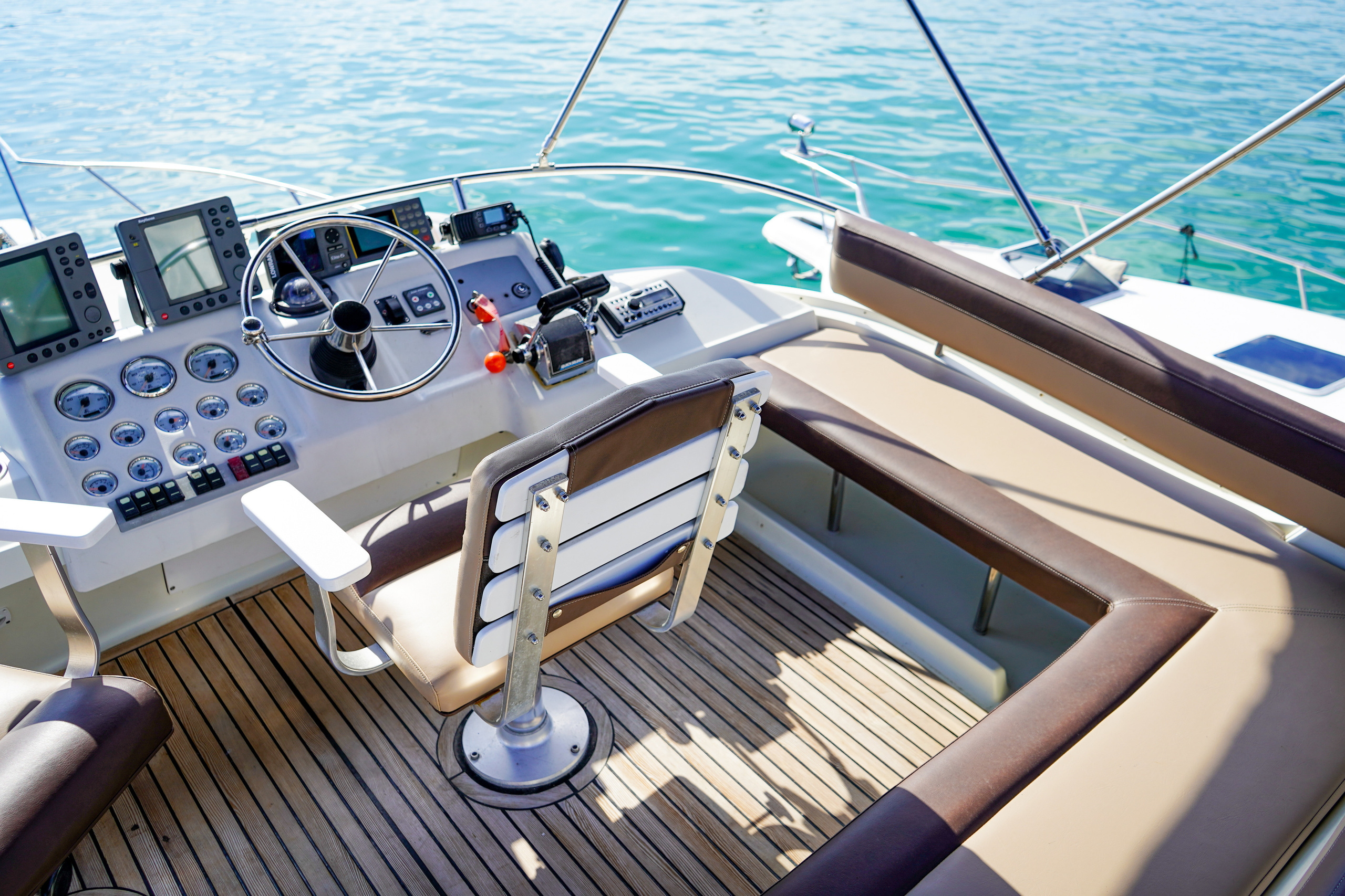 Двухпалубные яхты в Сочи. Аренда Яхт и Катеров в Сочи