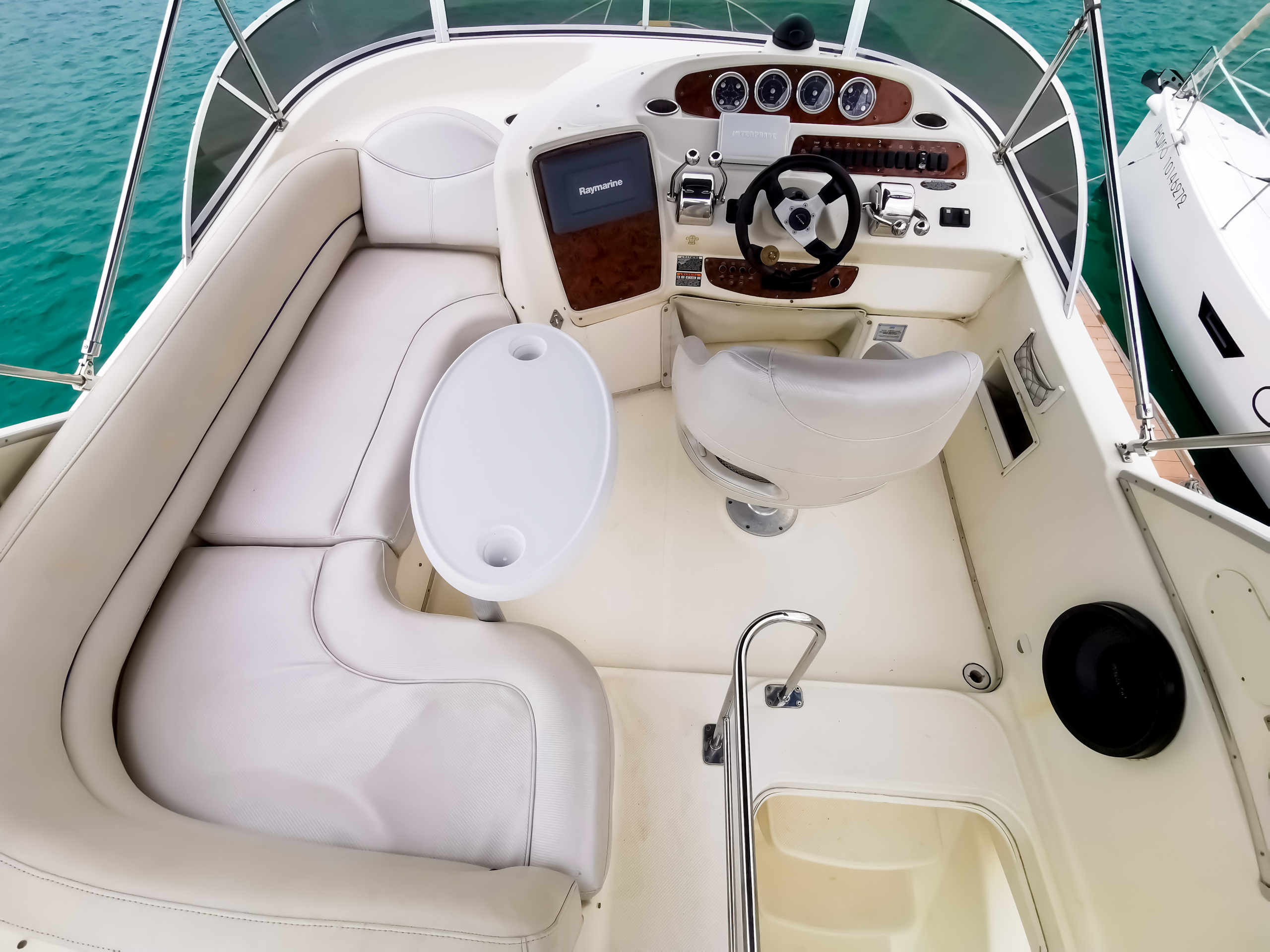 Двухпалубные яхты в Сочи. Аренда Яхт и Катеров в Сочи