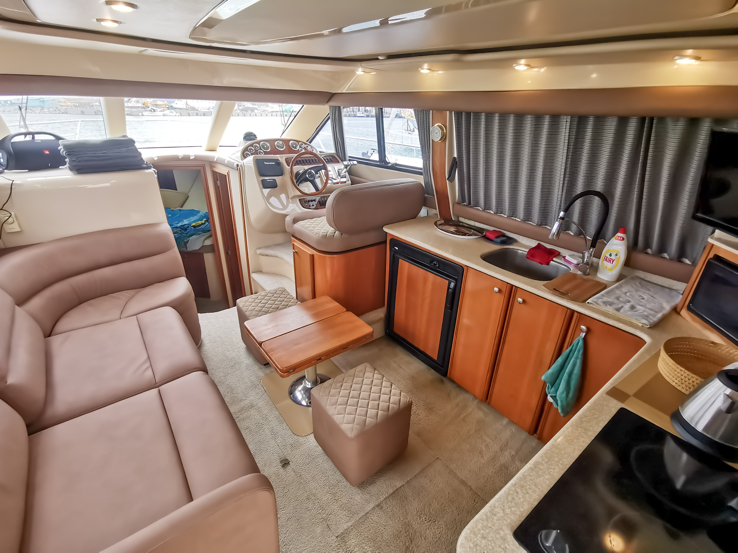 Двухпалубные яхты в Сочи. Аренда Яхт и Катеров в Сочи