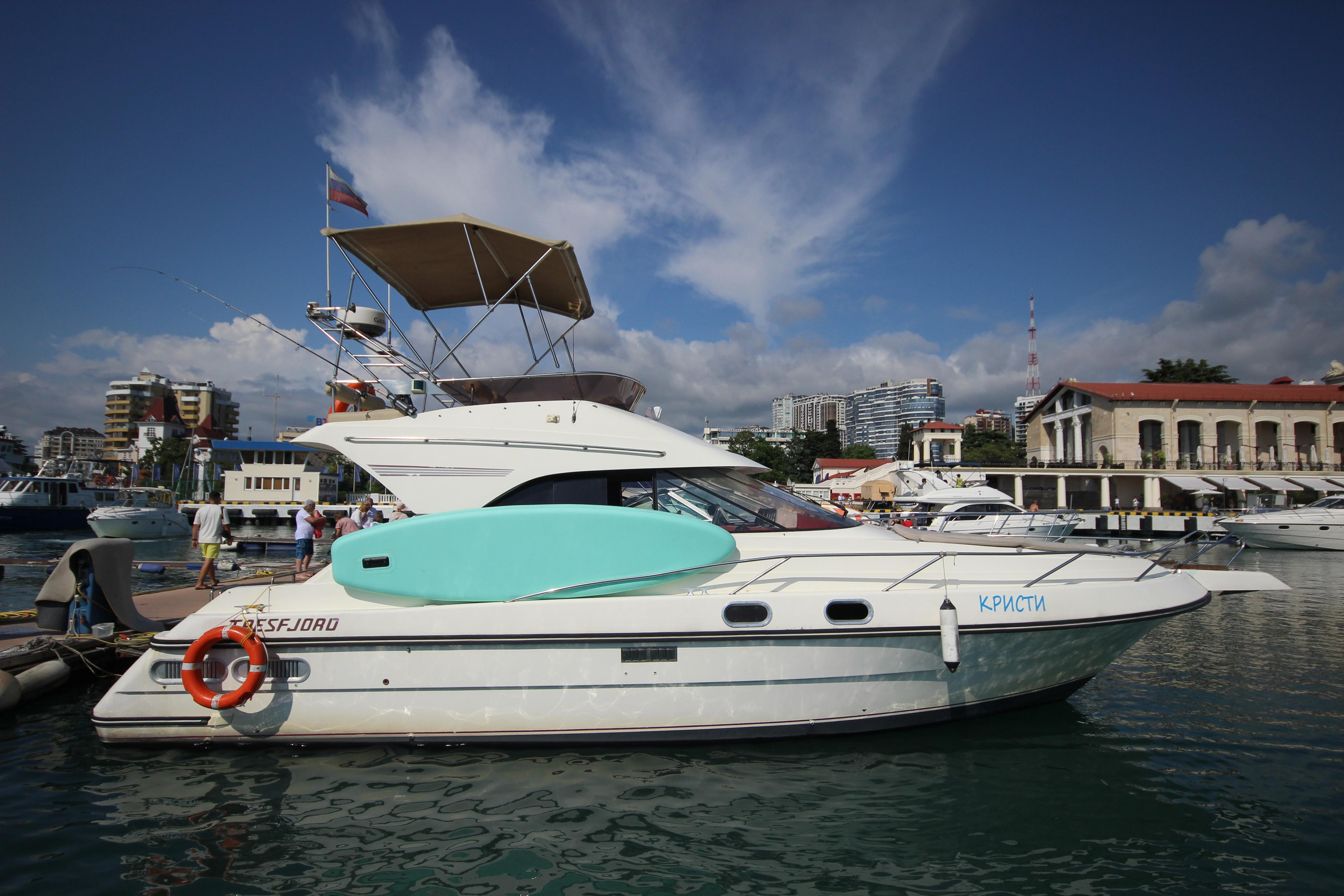 Двухпалубные яхты в Сочи. Аренда Яхт и Катеров в Сочи