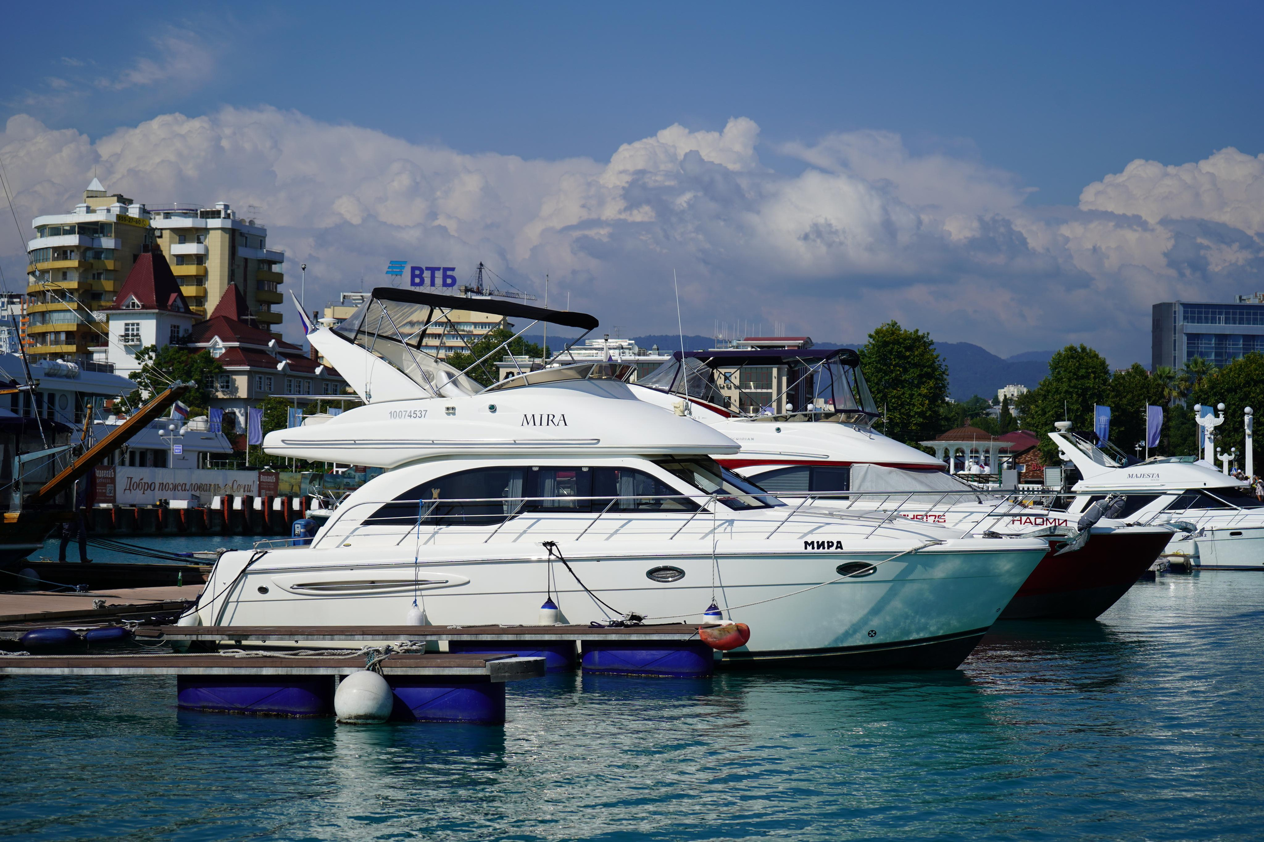 Двухпалубные яхты в Сочи. Аренда Яхт и Катеров в Сочи