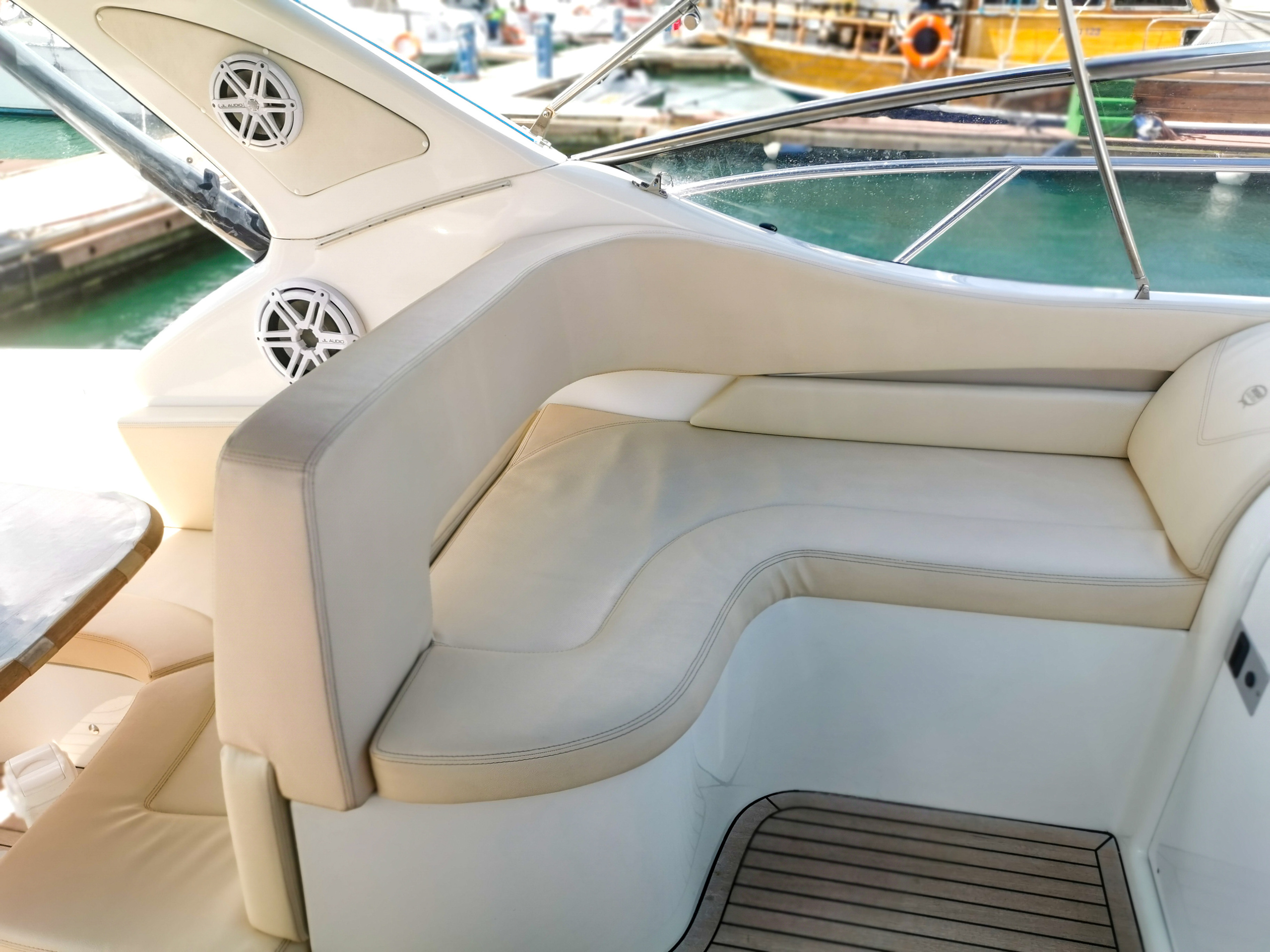 Комфорт катера в Сочи. Аренда Яхт и Катеров в Сочи