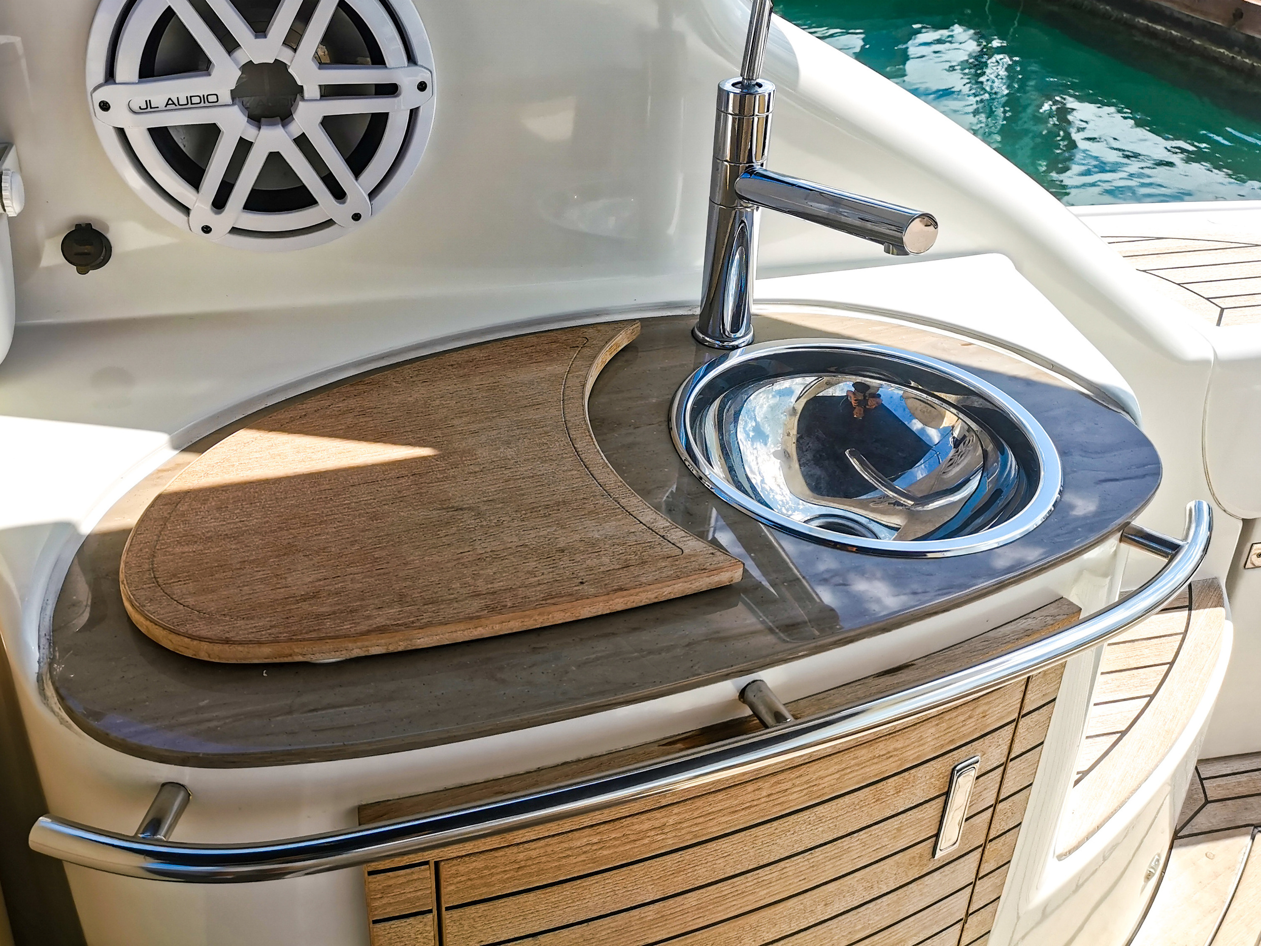 Комфорт катера в Сочи. Аренда Яхт и Катеров в Сочи