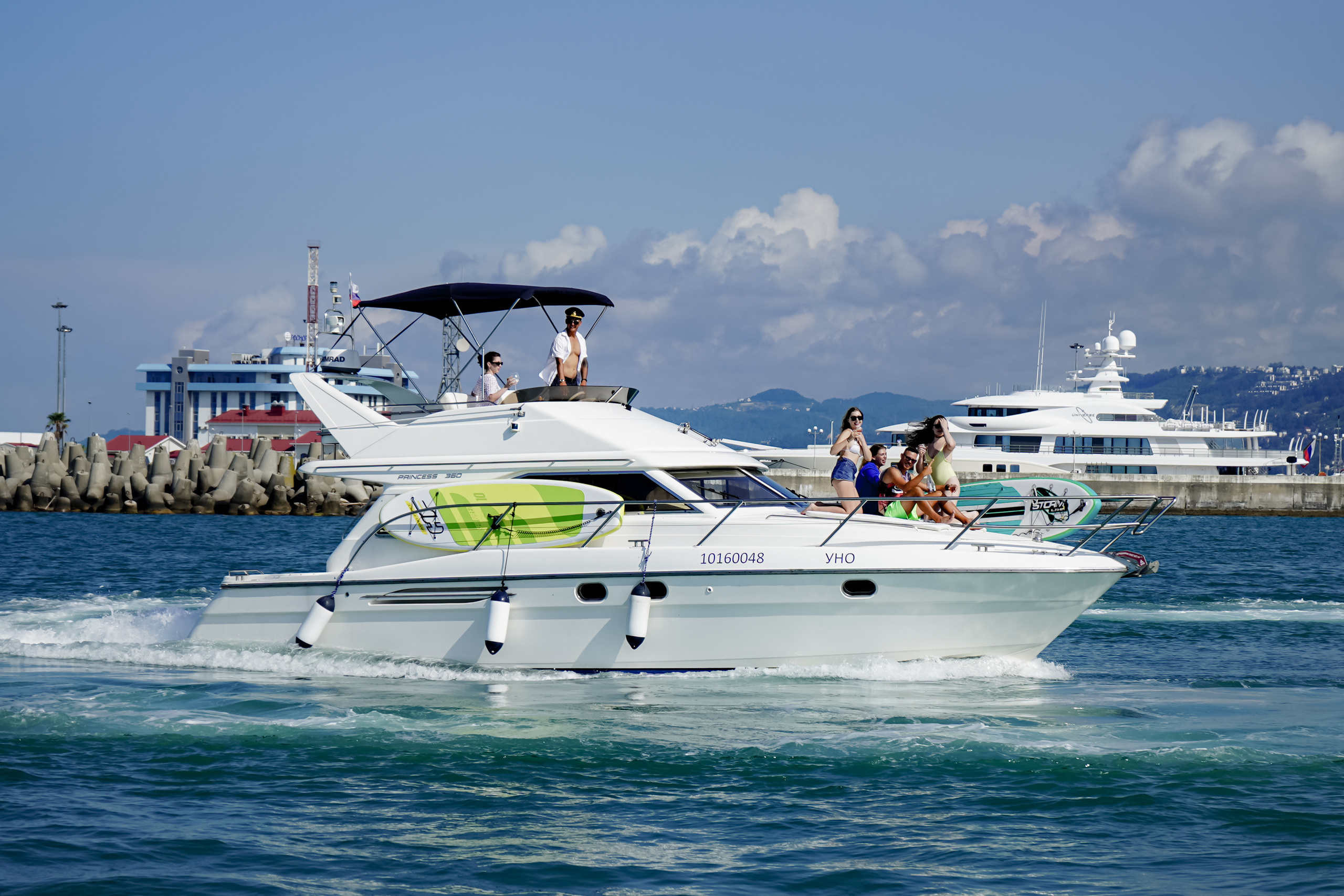 Двухпалубные яхты в Сочи. Аренда Яхт и Катеров в Сочи