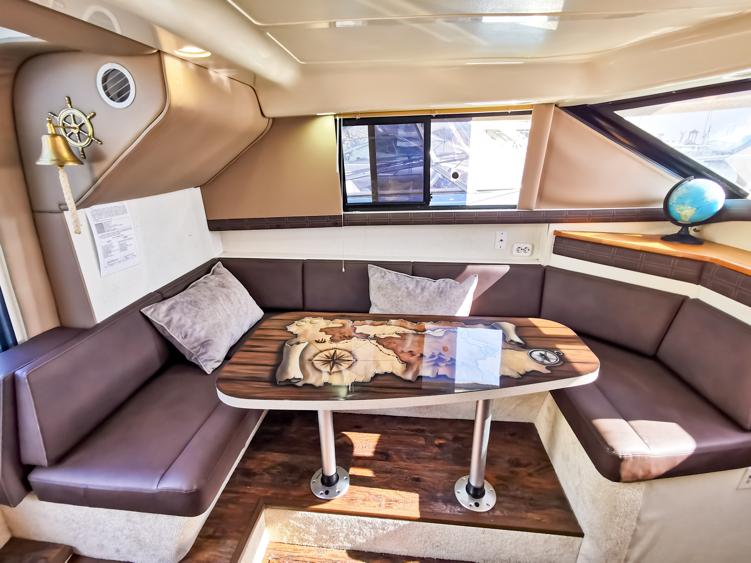 Двухпалубные яхты в Сочи. Аренда Яхт и Катеров в Сочи