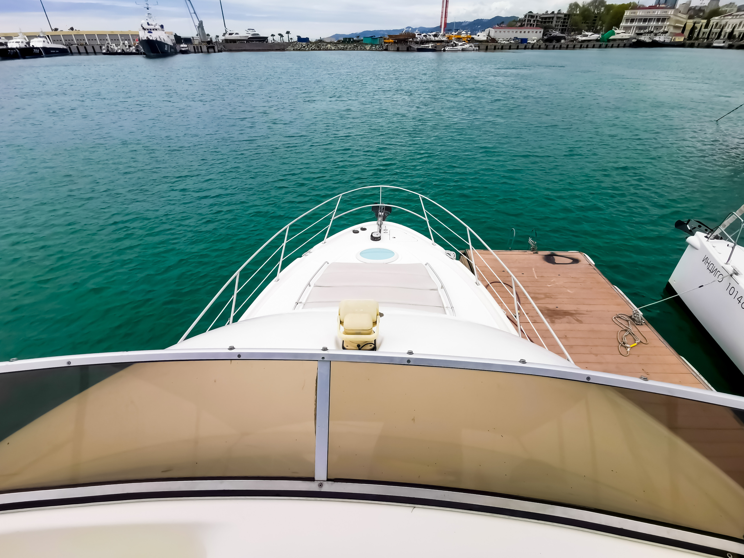 Двухпалубные яхты в Сочи. Аренда Яхт и Катеров в Сочи