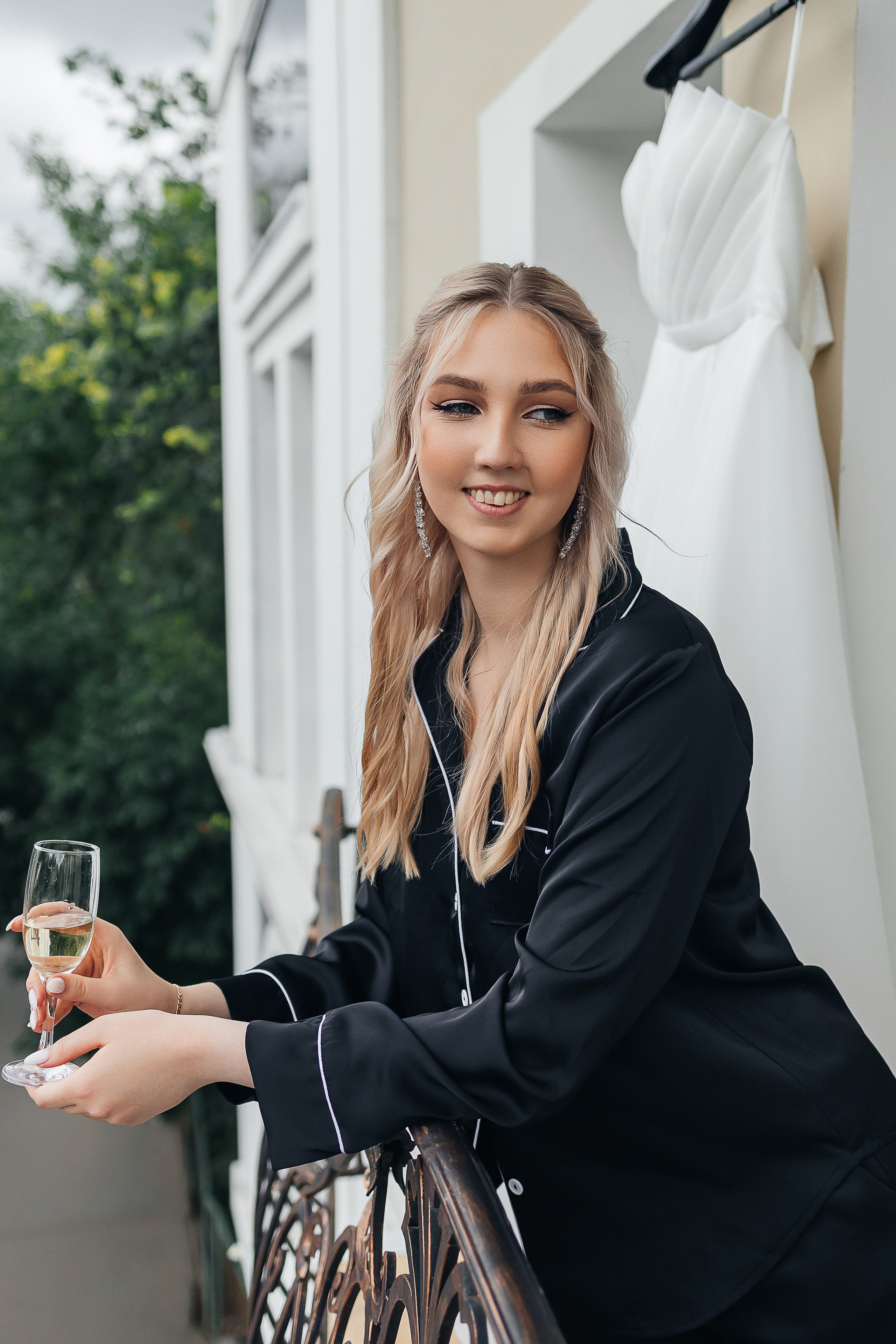 Чувственная первая встреча пары в отеле. Олег Сверчков | Свадебный фотограф Вологда