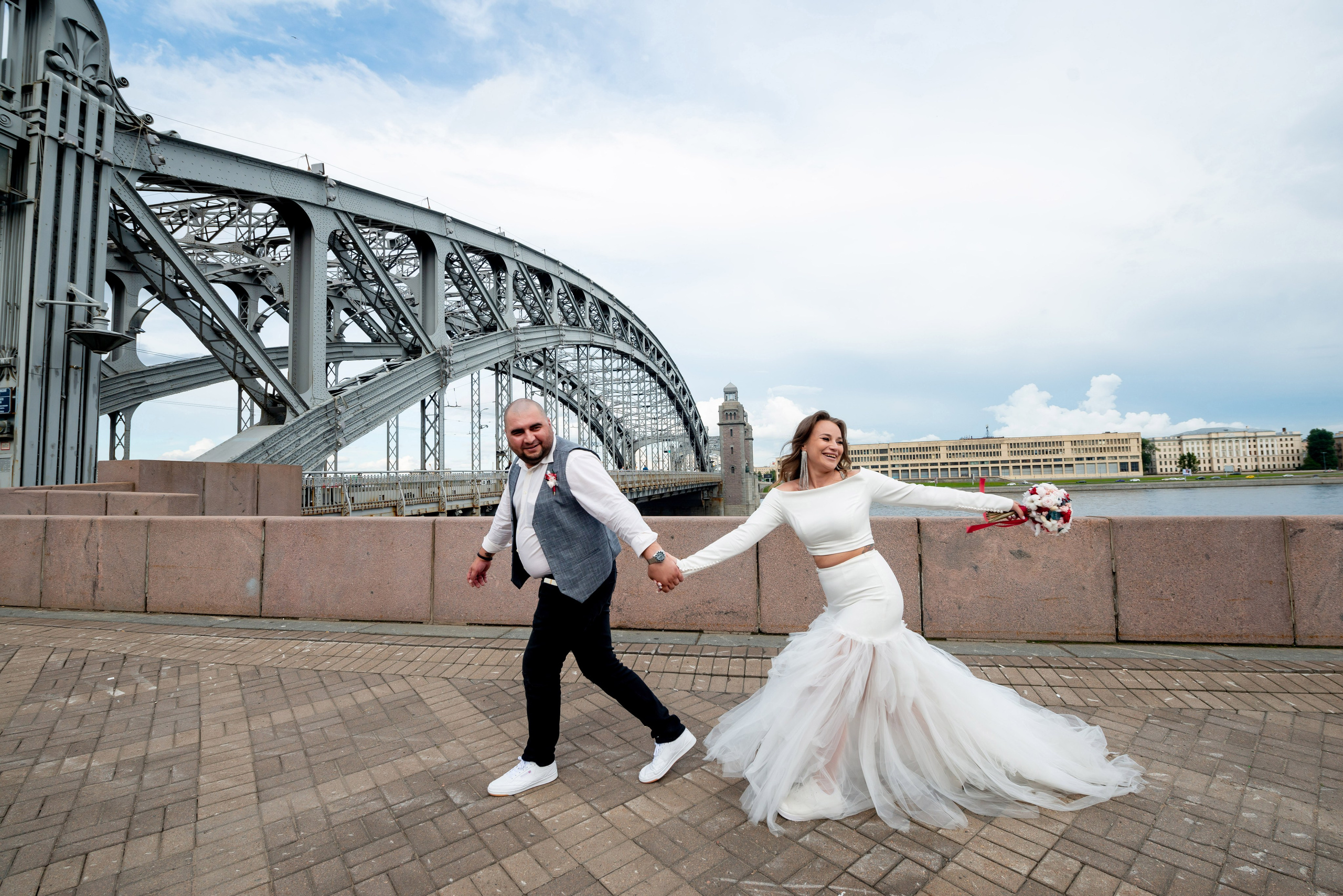 Экстравагантная свадебная фотосессия Светланы и Славы по нетрадиционным и оригинальным местам для свадебной прогулки в Санкт-Петербурге. Портретный, семейный и свадебный фотограф в Санкт-Петербурге и в Пушкине Ширяев Денис