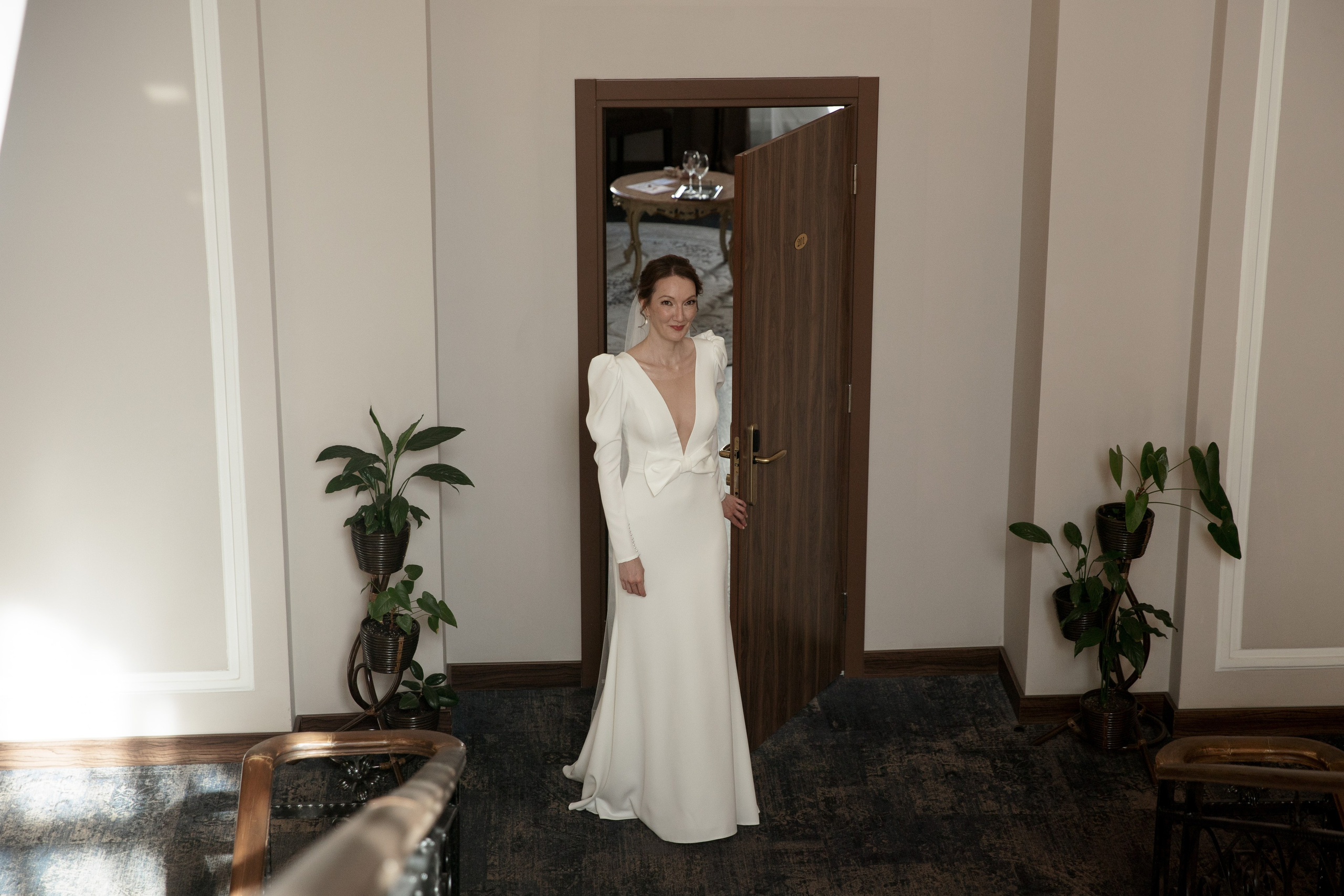 Свадебная фотосессия во Дворце Нарышкиных-Трубецких. Свадебный фотограф в Санкт-Петербурге Никита Кузякин