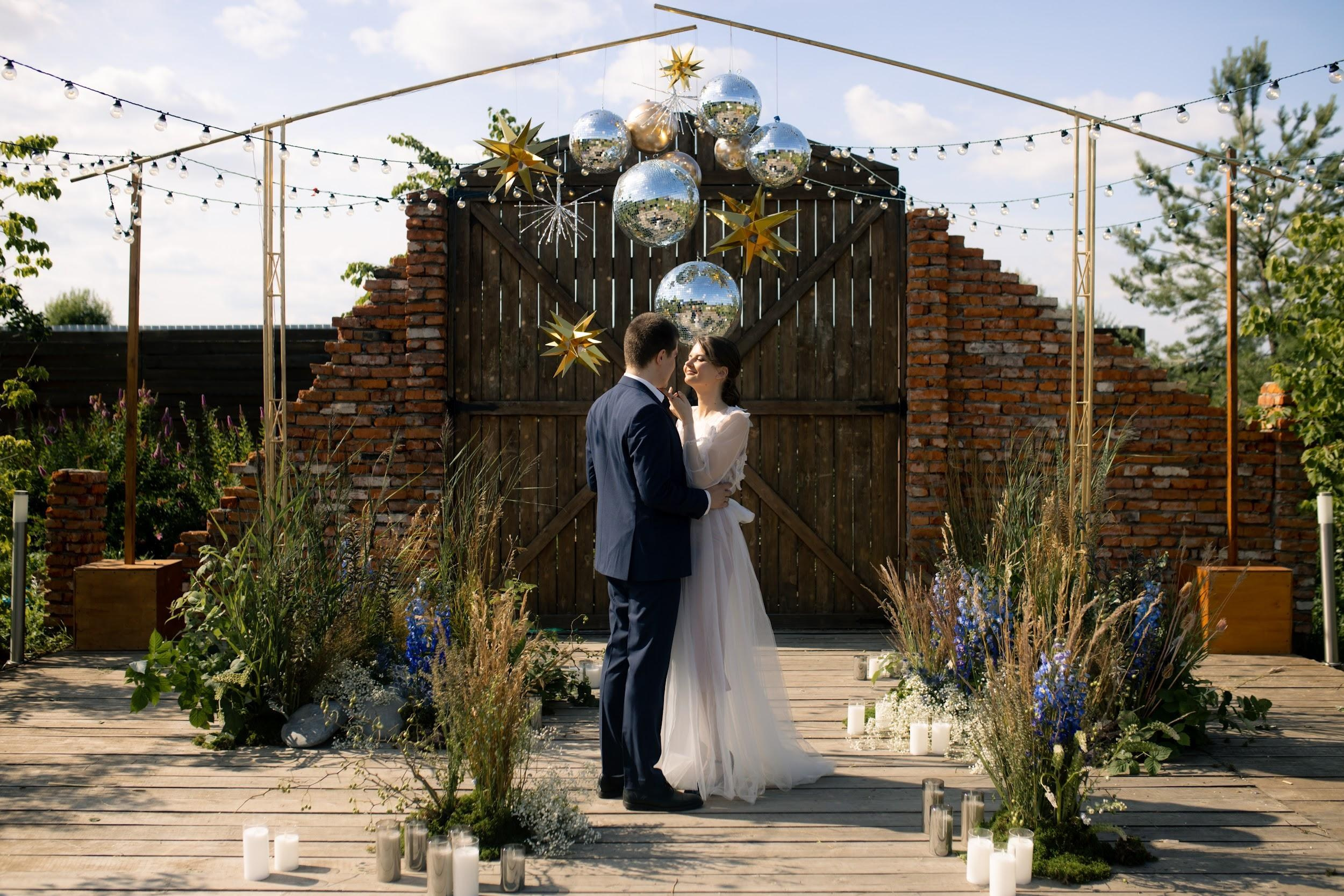 Амбарные ворота. Локация для церемонии и фотосессии. Свадебная площадка РАНЧО