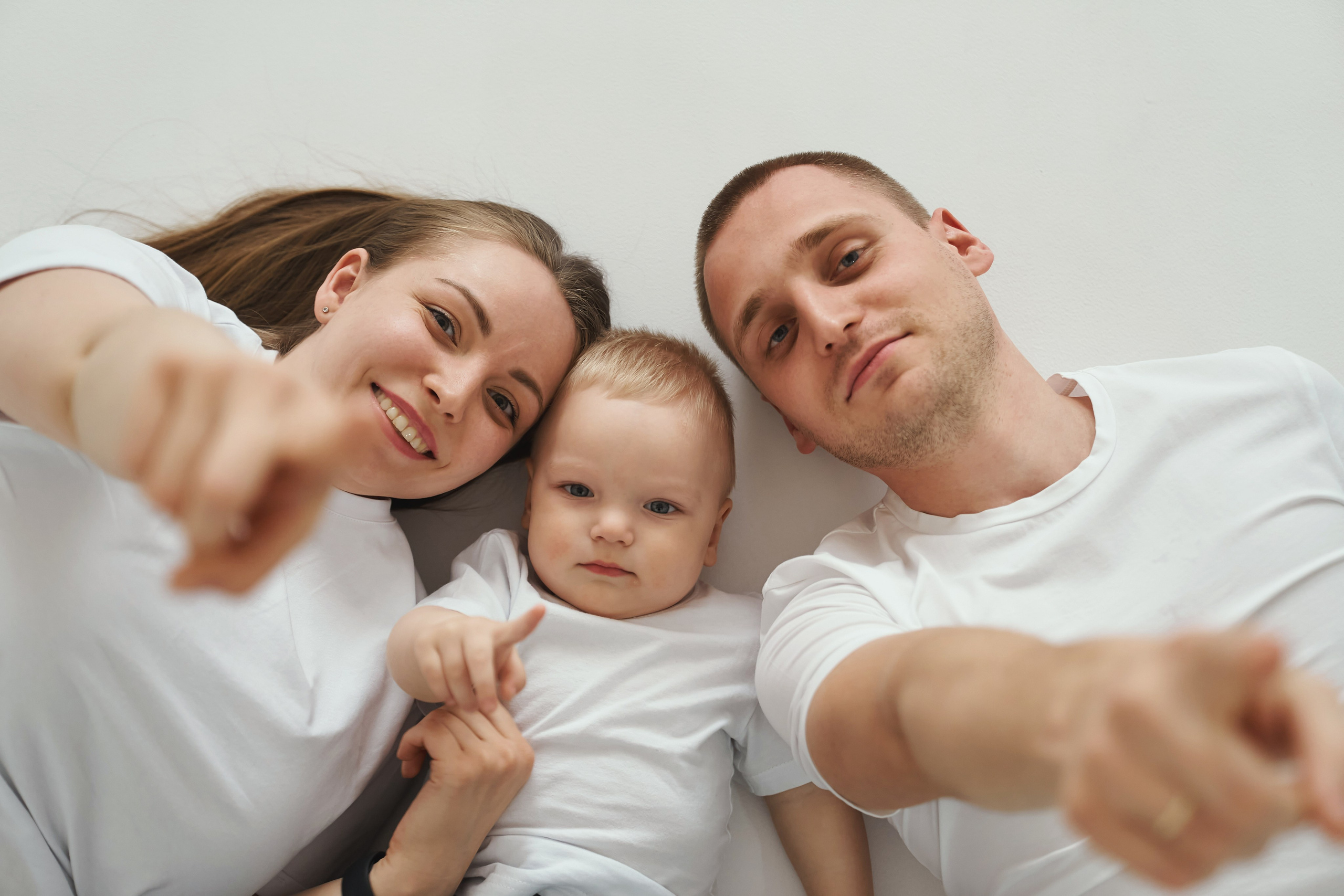Семейная фотосессия в студии с детьми. Семейный фотограф Евгений Опарин