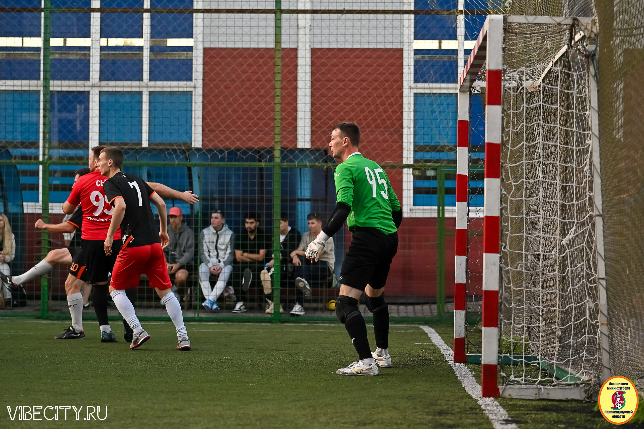 ИГРЫ МИНИ-ФУТБОЛЬНОЙ И КОРПОРАТИВНОЙ ЛИГИ. VIBECITY.RU Вайб Сити Ру Фоторепортажи Фотоотчеты Калининград