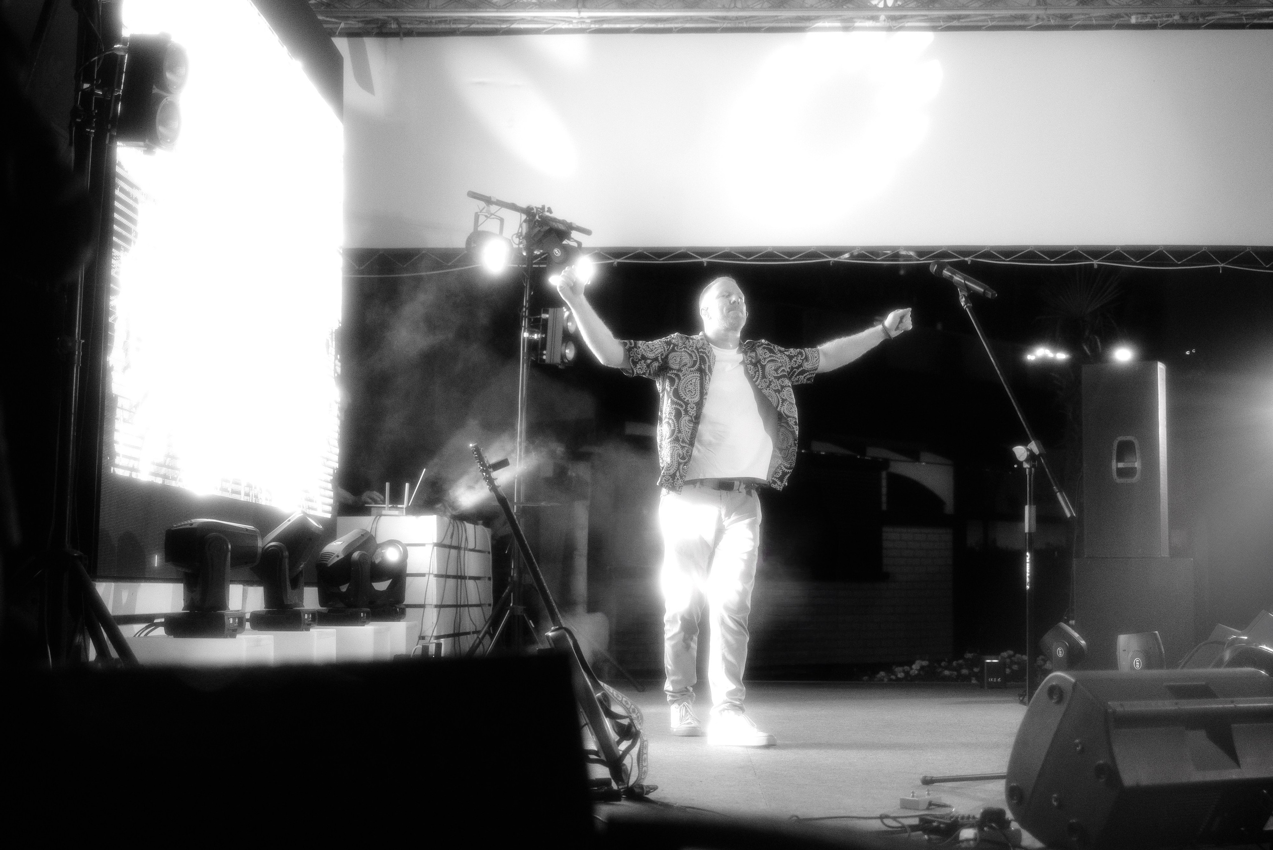 Фотограф Сочи заснял уникальные моменты с концерта Братья Гримм, передающие атмосферу живого выступления