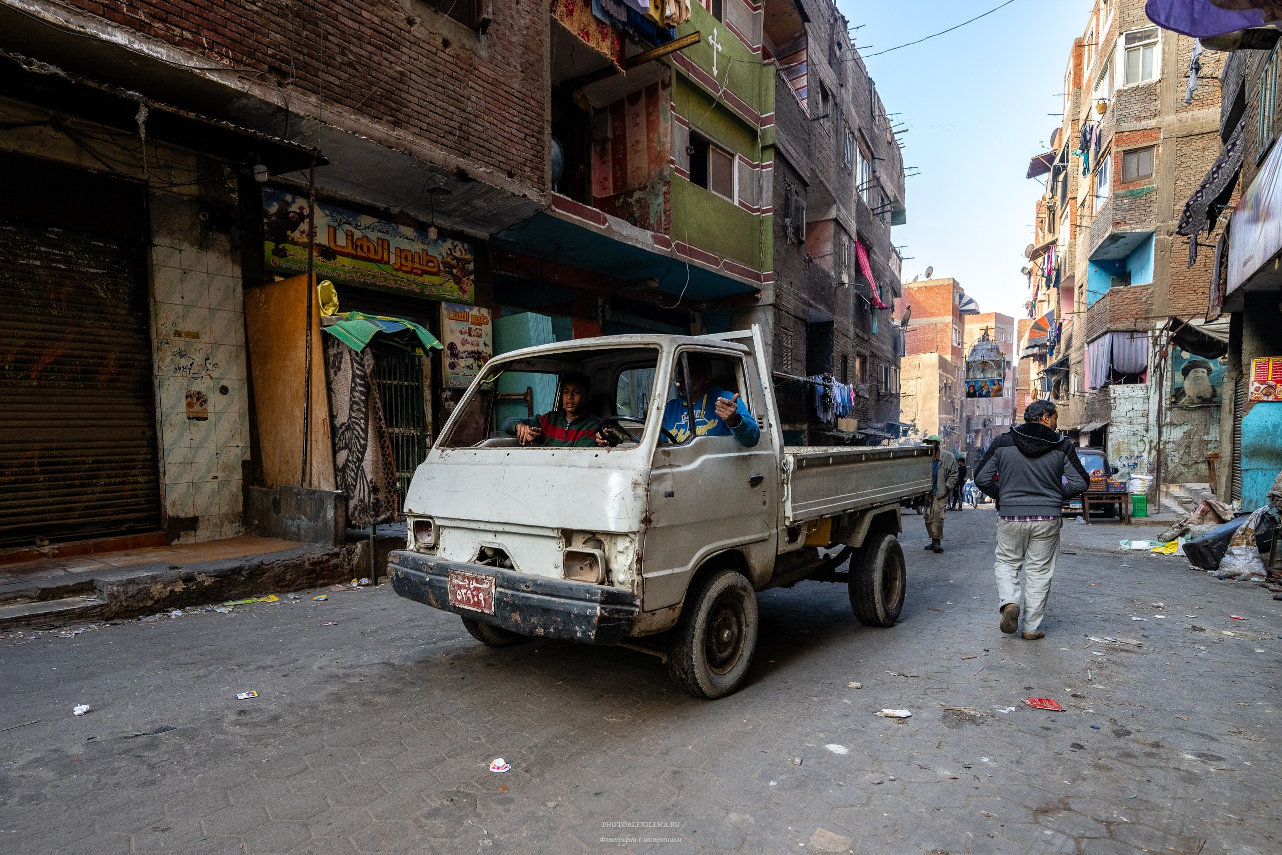 Пещерный монастырь и город мусорщиков. Авторские стильные фотокартины