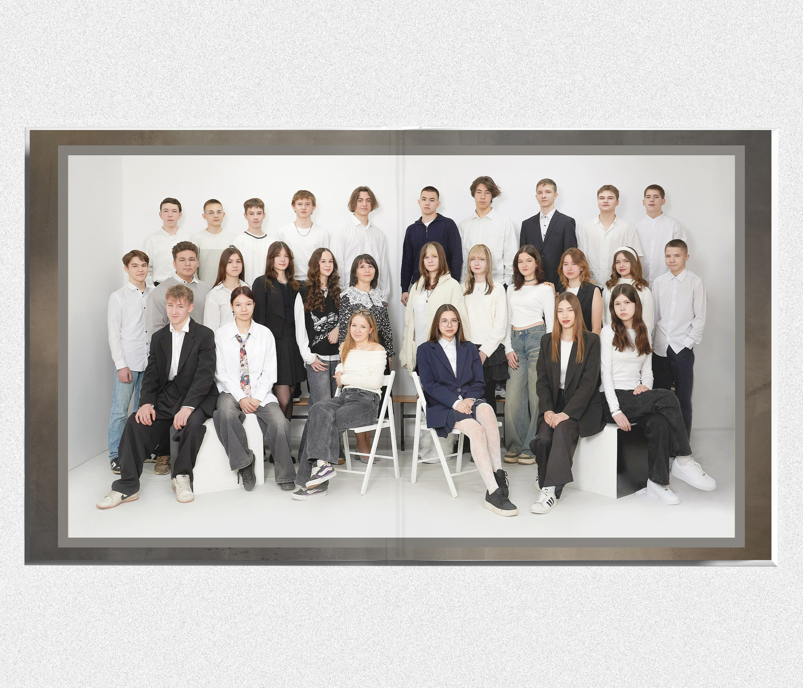 Выпускной альбом 9 и 11 класс «Гранж». Выпускные альбомы в Тюмени для школ, садов, вузов спортивных секций