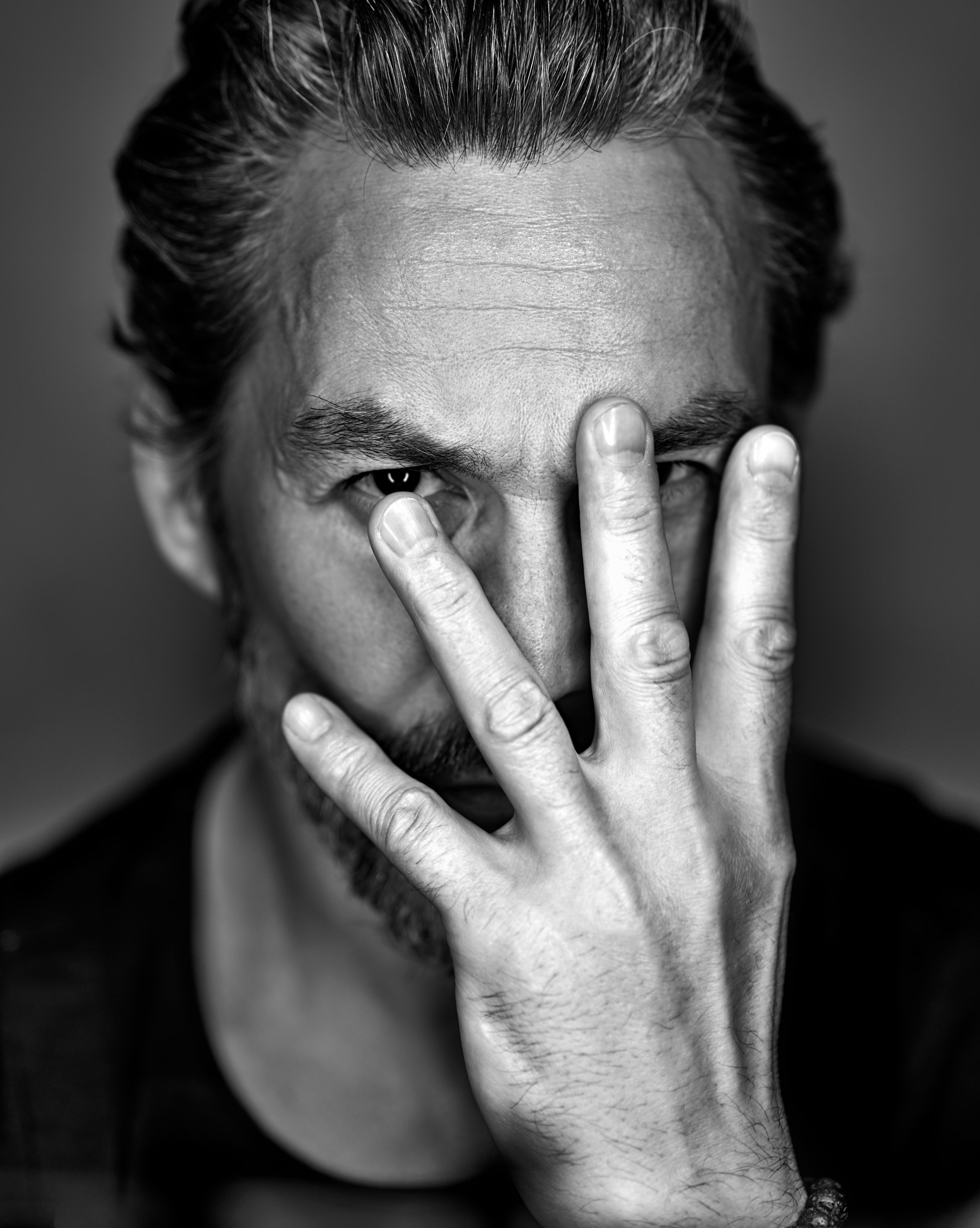 ЧБ фотосессия для профессионального актёра кино в Москве