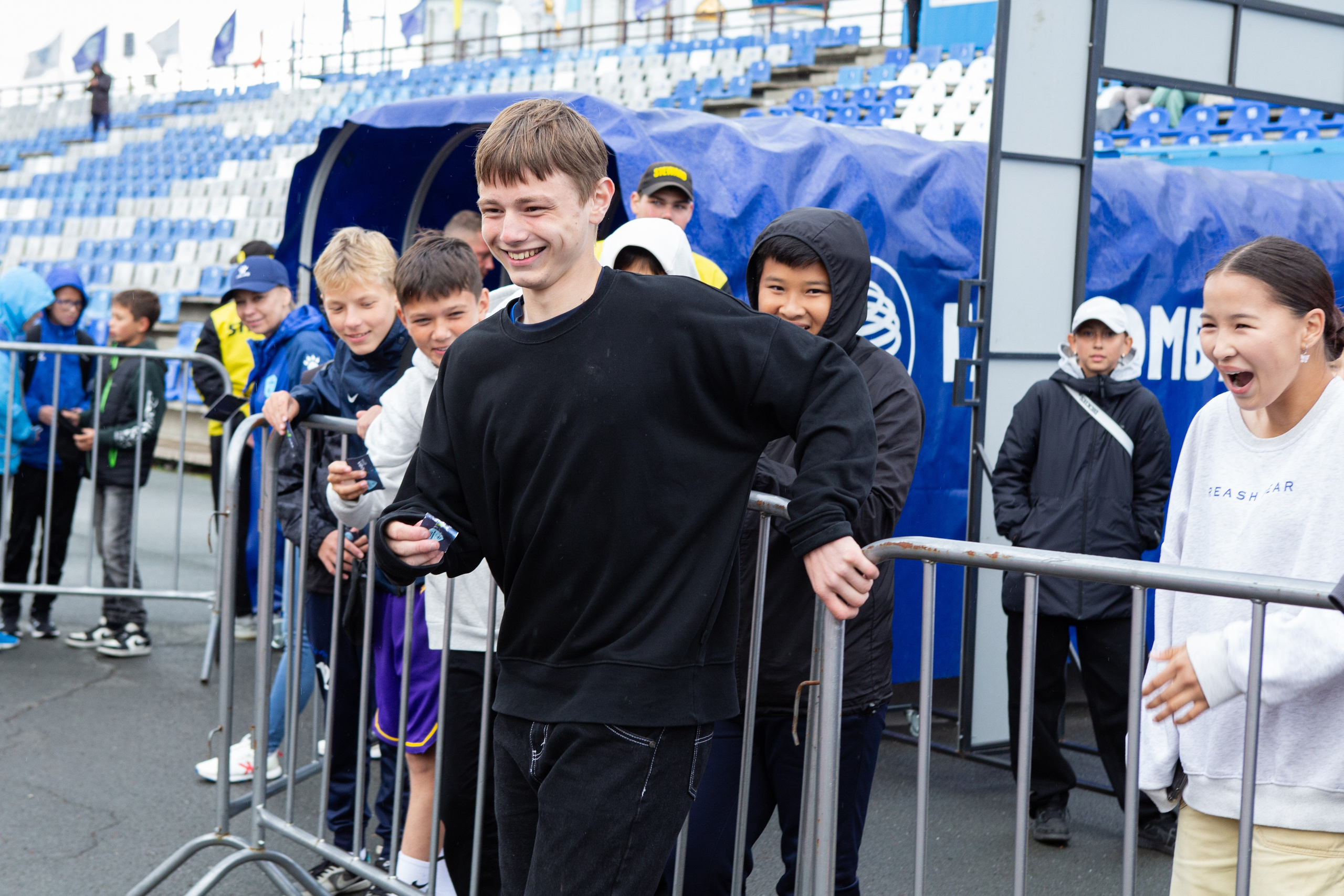 Матч юношеской футбольной лиги между командами СШ «Сахалин» и «СШОР № 1» (Комсомольск-на-Амуре). Кутузов Евгений Фотограф в Южно-Сахалинске