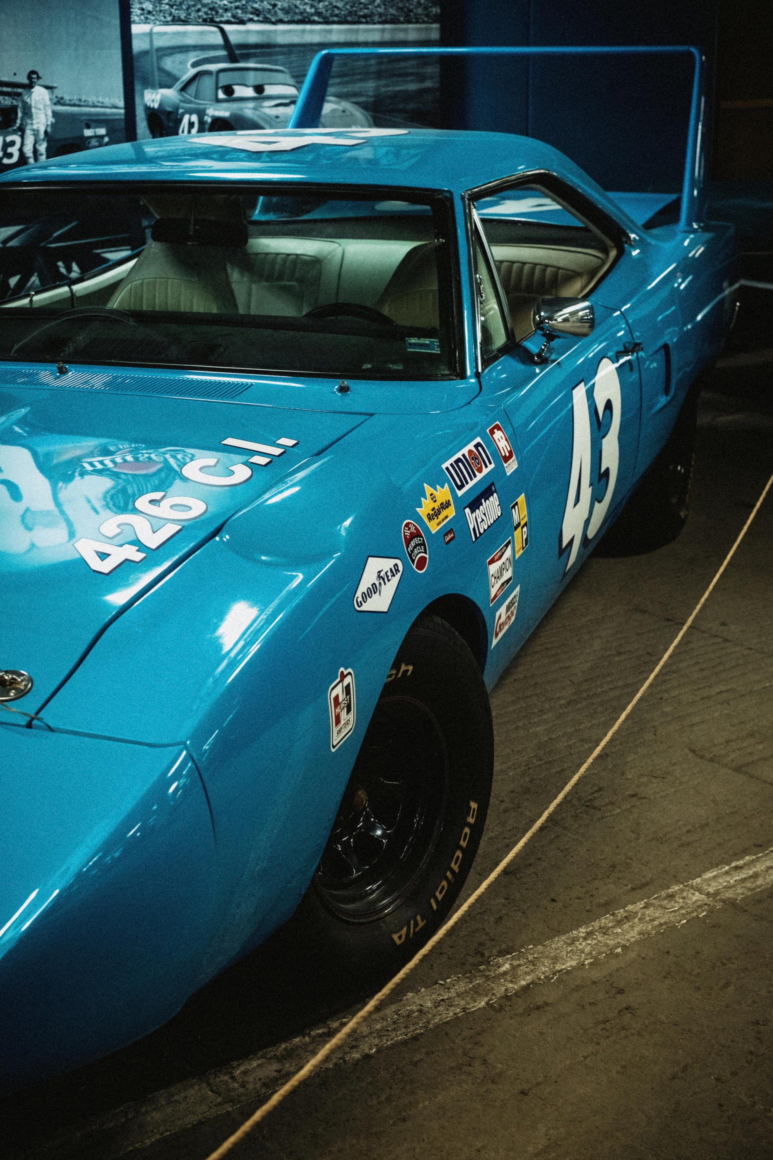 No MUSCLE Garage. СПБ. Фотограф-психолог, стильная контентная и портретная съемка в Москве