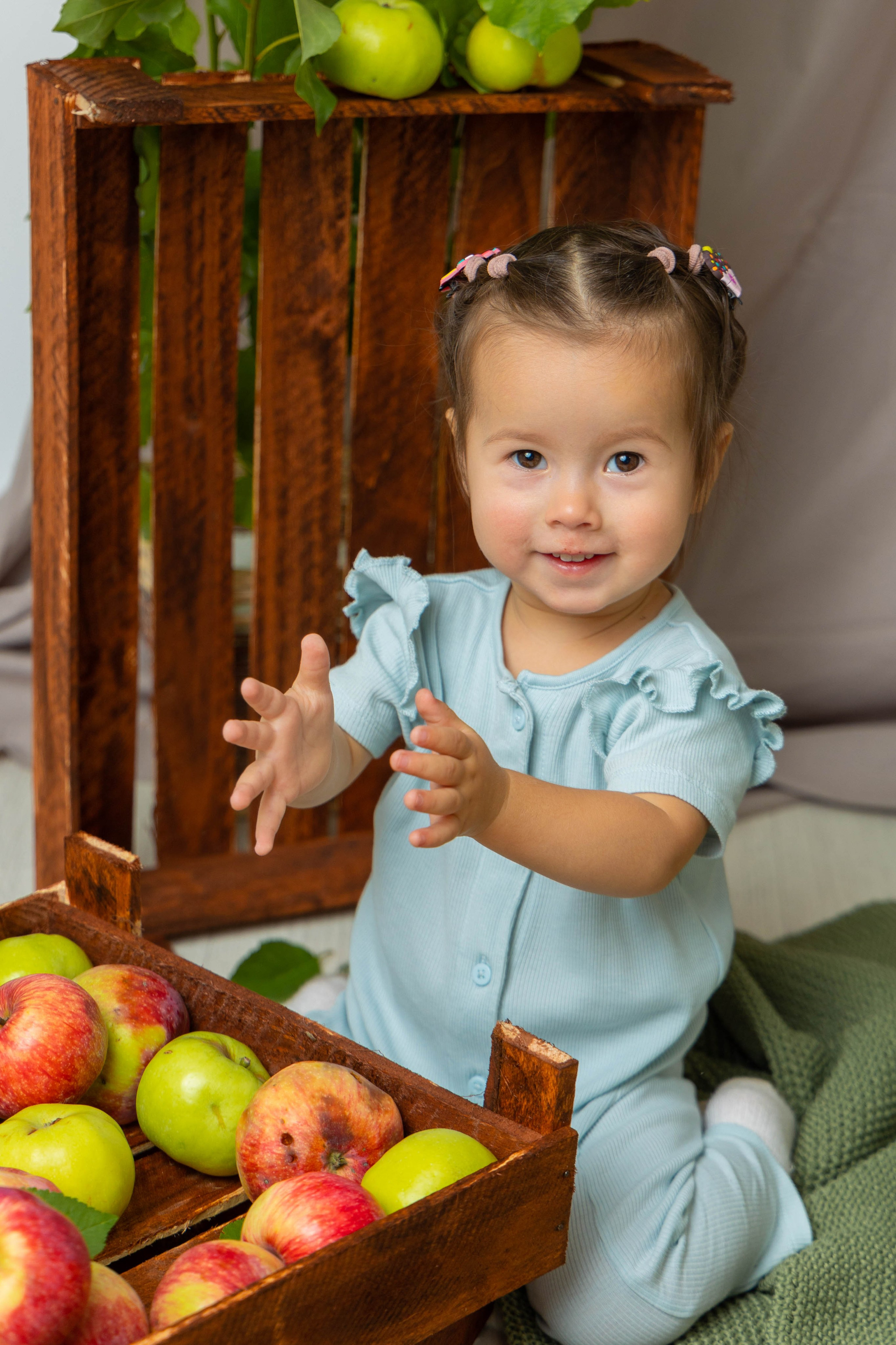 Фото зона с яблоками. Выпускные альбомы в Липецк