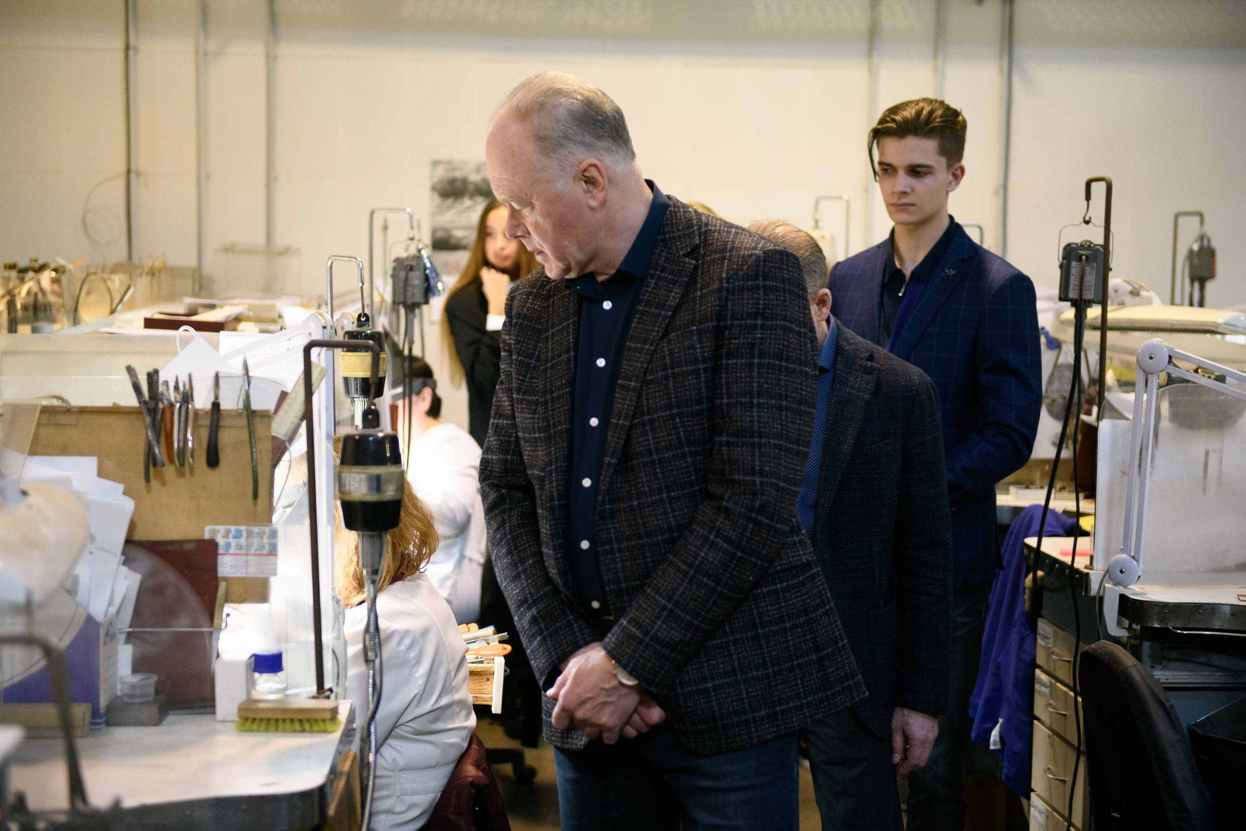 Русские Самоцветы: За кулисами легенды — Фотоальбом об искусстве и производстве