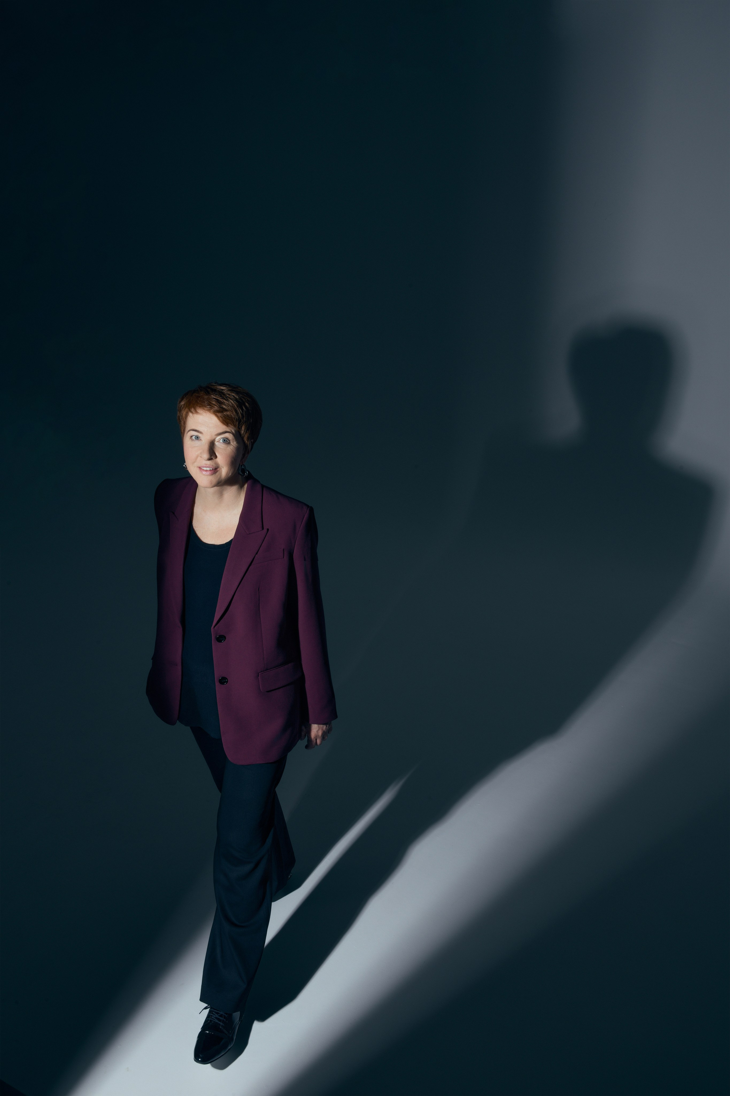 Профессиональные фото для директоров, Бизнес-портрет на темном фоне