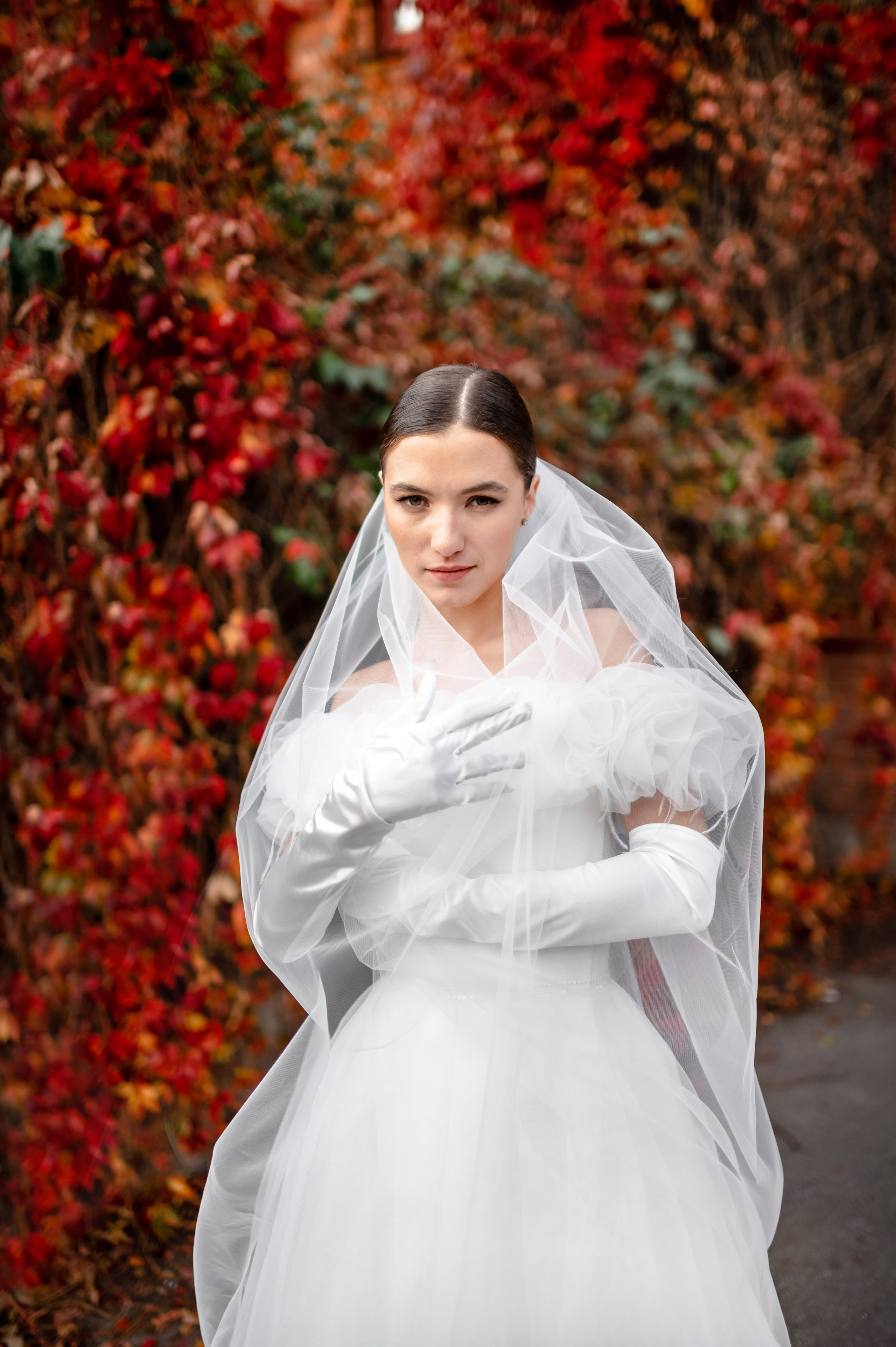 Осенняя великолепная свадебная прогулка жениха и невесты в октябре в Санкт-Петербурге в Михайловском парке и у Атлантов на Миллионной улице. Портретный, семейный и свадебный фотограф в Санкт-Петербурге и в Пушкине Ширяев Денис