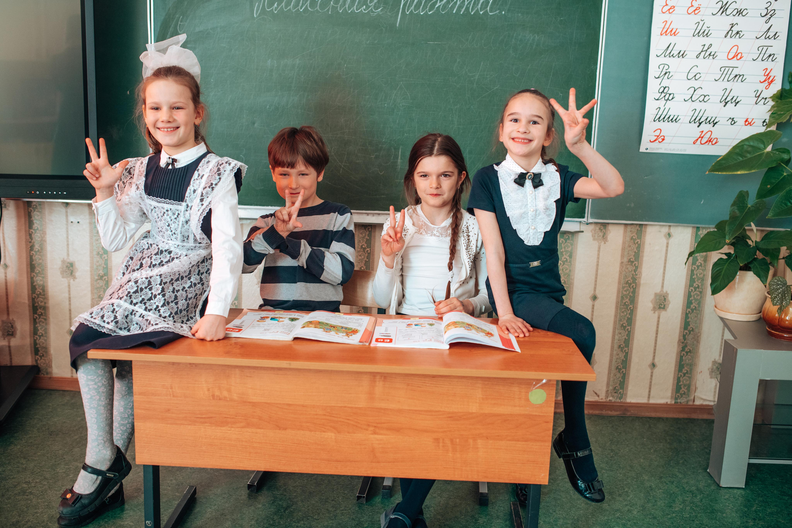 Школьные альбомы. Фотограф Алла Елисеева