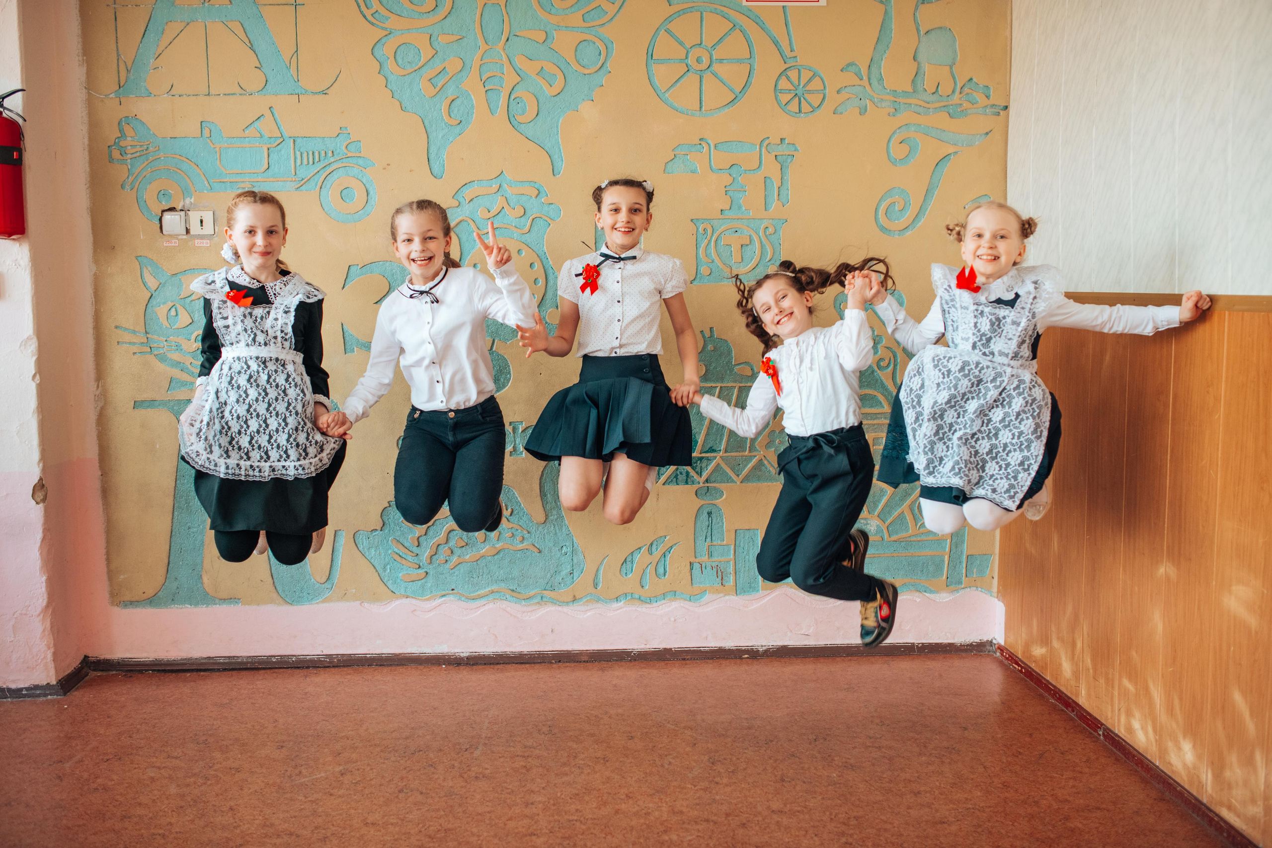 Школьные альбомы. Фотограф Алла Елисеева