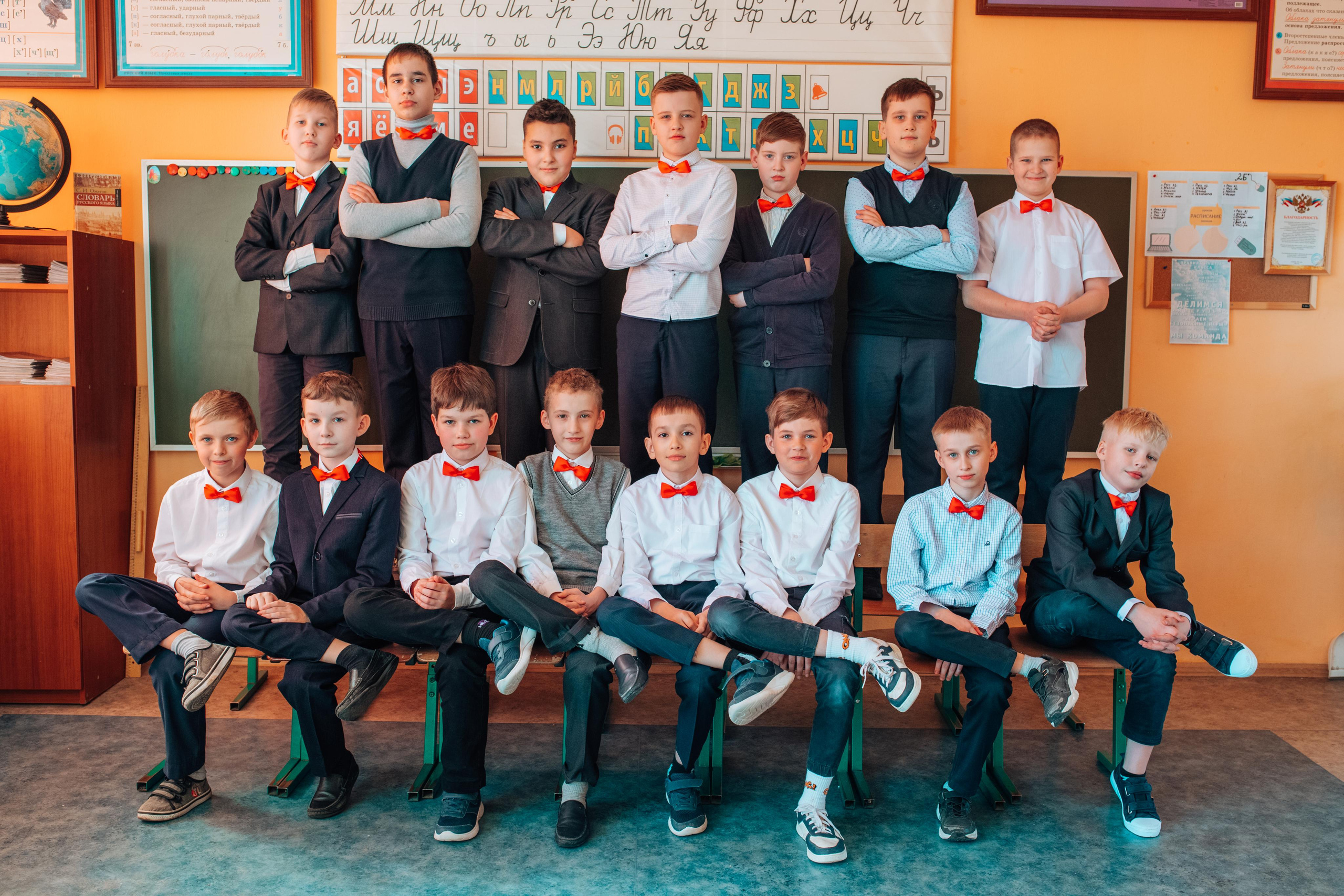 Школьные альбомы. Фотограф Алла Елисеева