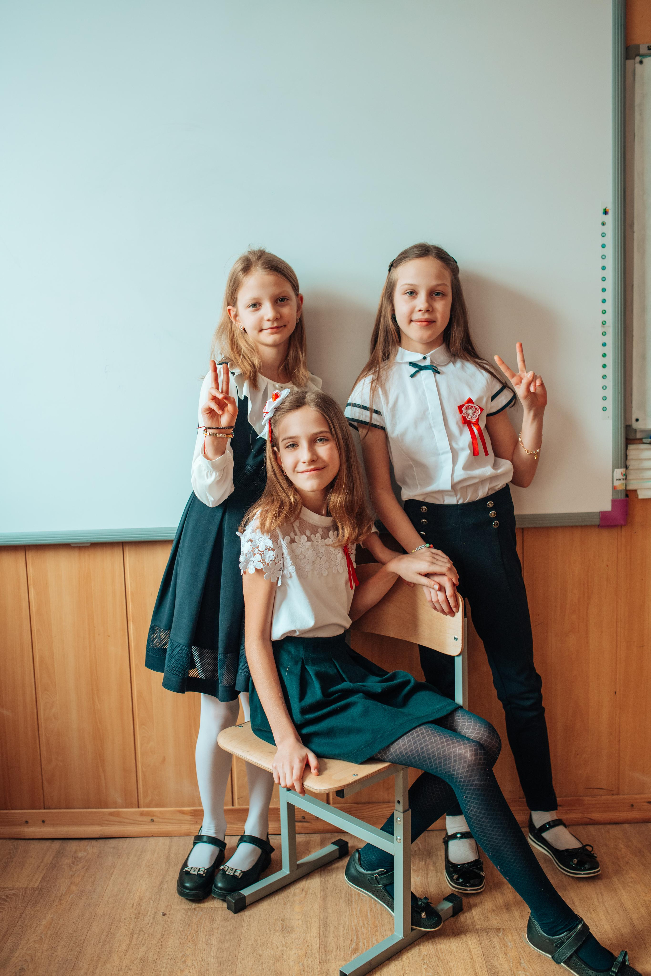 Школьные альбомы. Фотограф Алла Елисеева